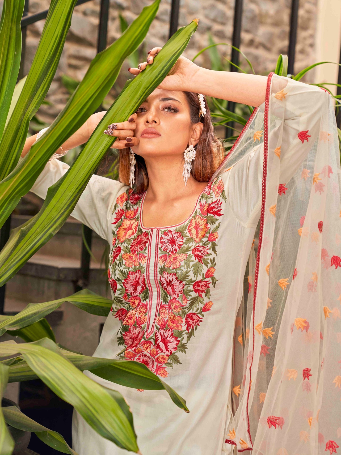 Dhiyona TI Women's Off White Cotton Kurta With Parsi Work Neck And Embroidered Dupatta
