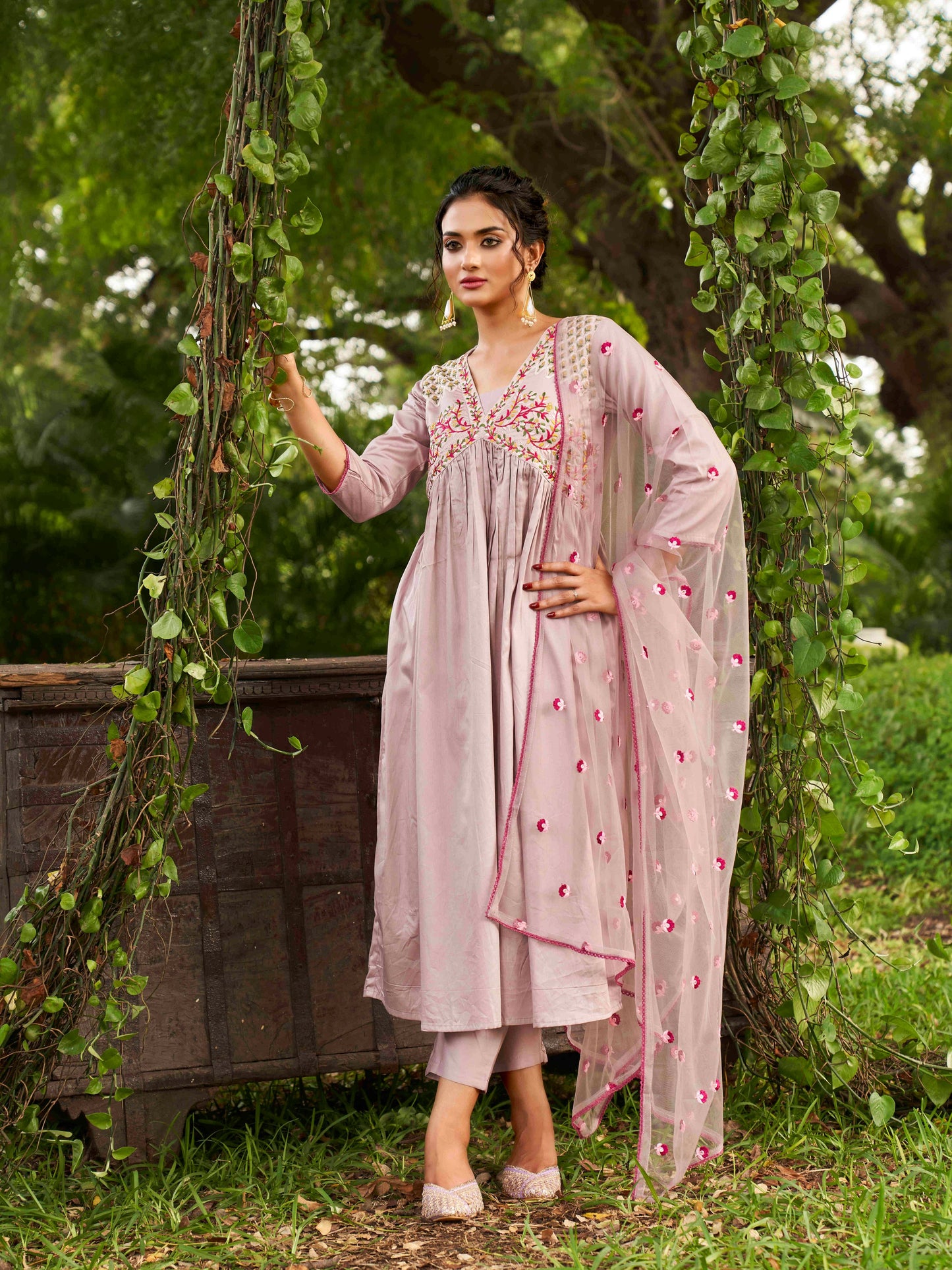 Dhiyona TI Women's Mauve Embroidery Thread Work Alia Cut Kurta