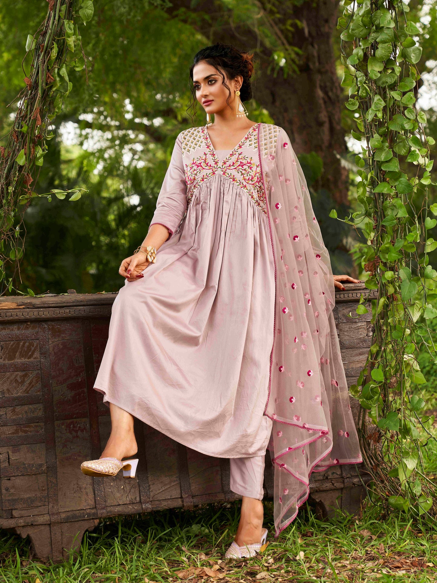 Dhiyona TI Women's Mauve Embroidery Thread Work Alia Cut Kurta