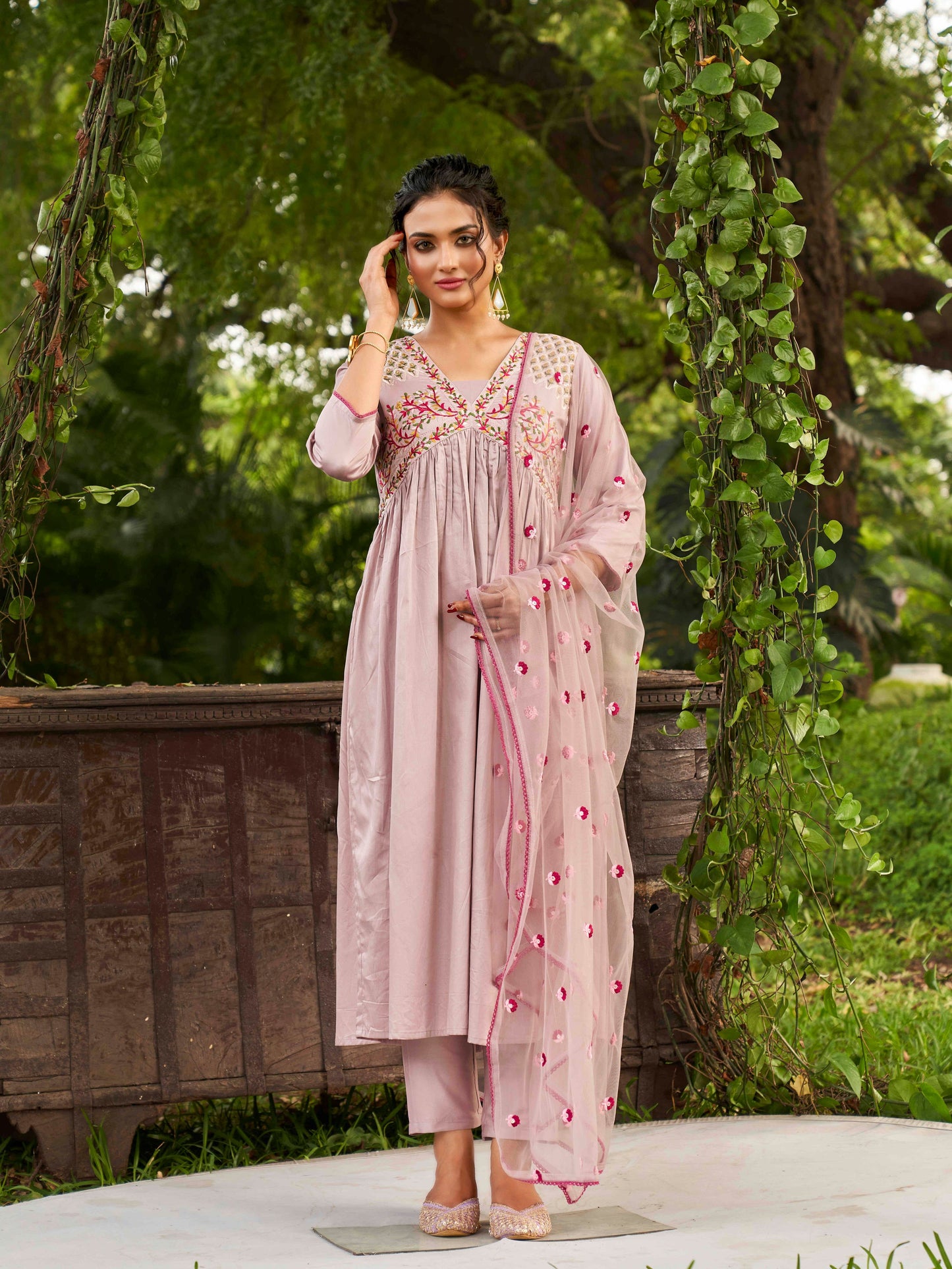 Dhiyona TI Women's Mauve Embroidery Thread Work Alia Cut Kurta