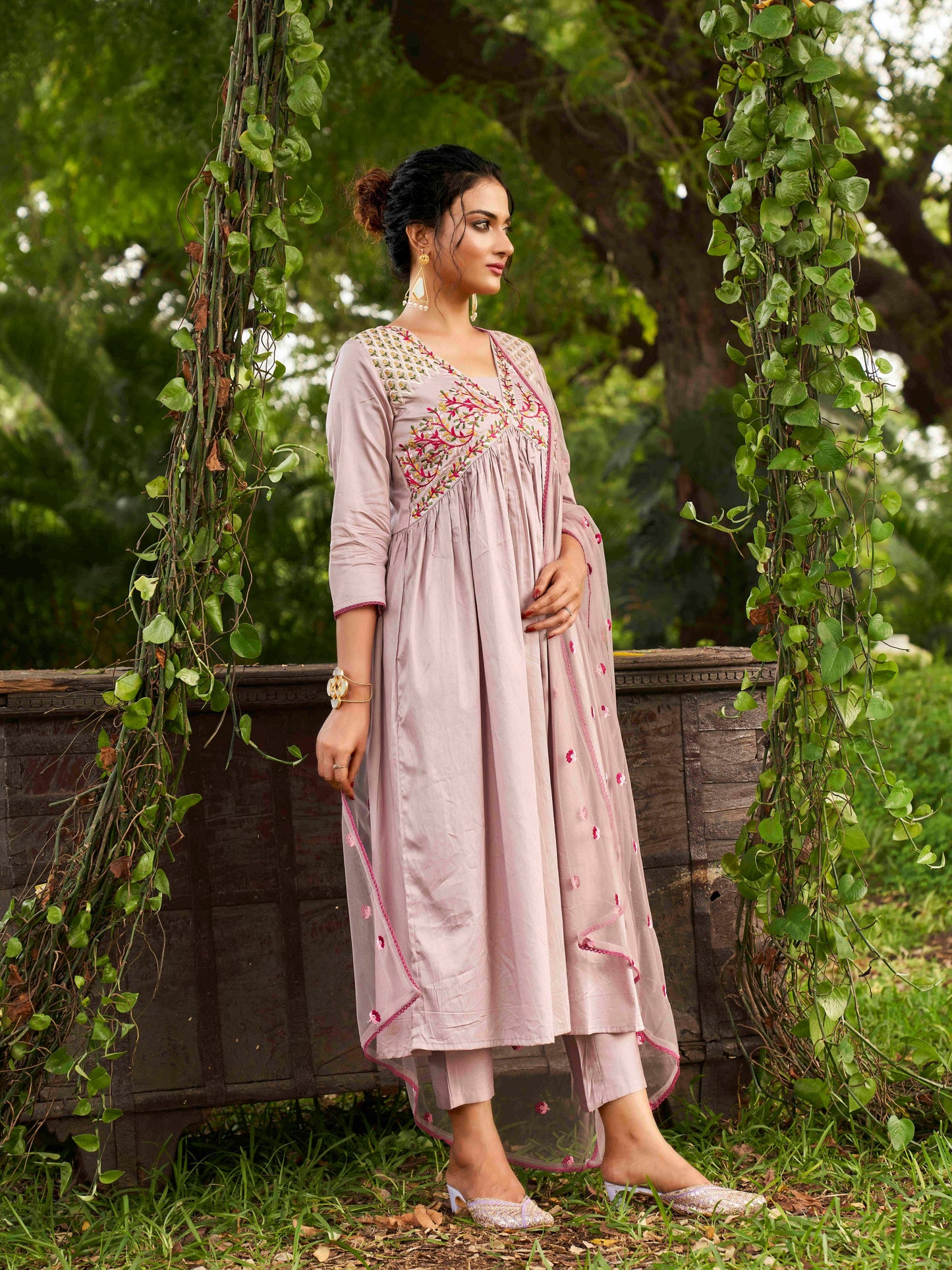 Dhiyona TI Women's Mauve Embroidery Thread Work Alia Cut Kurta