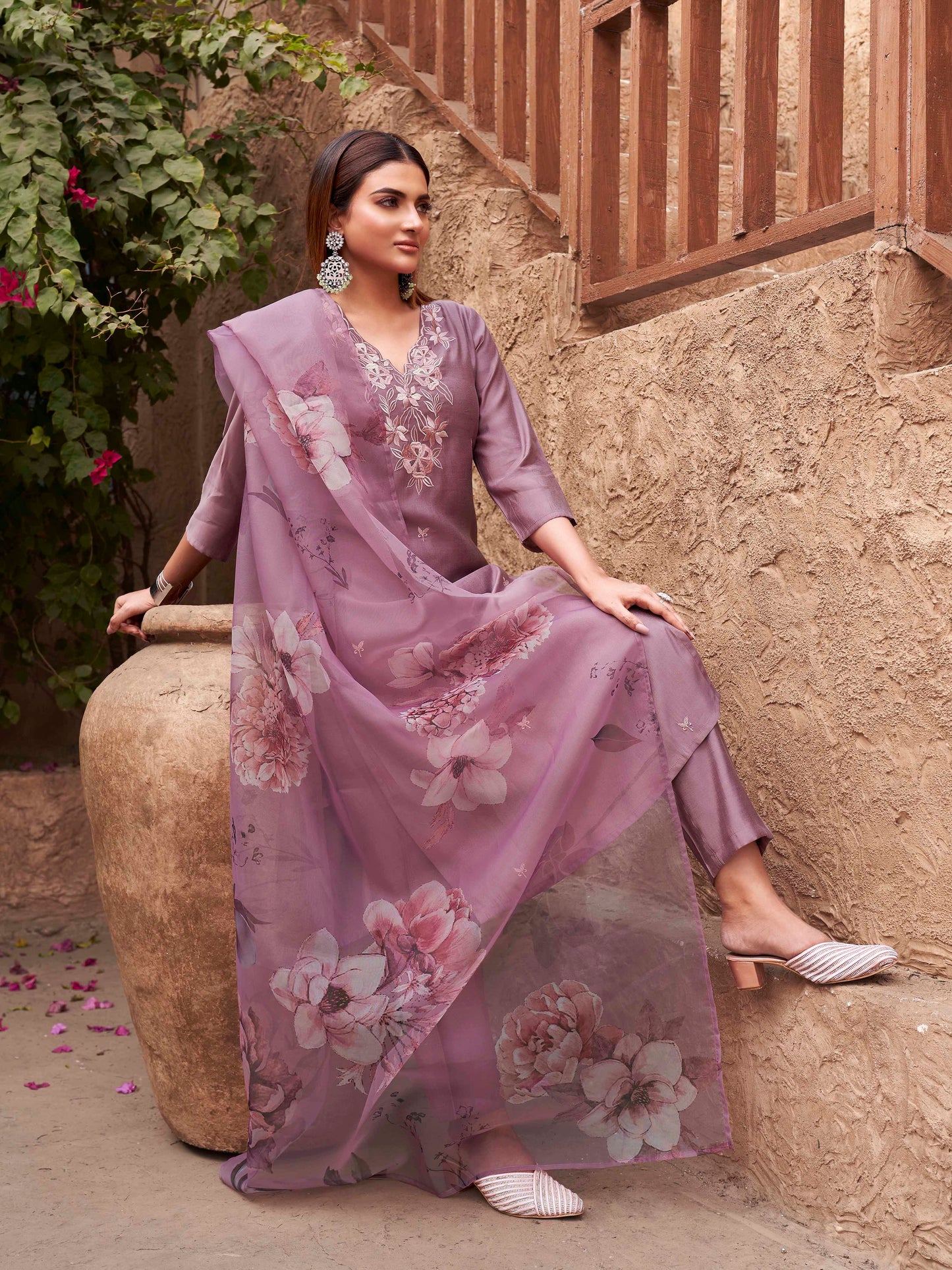 Dhiyona TI Women's Women Mauve Silk Blend Embroidered Kurta with Pant and Dupatta