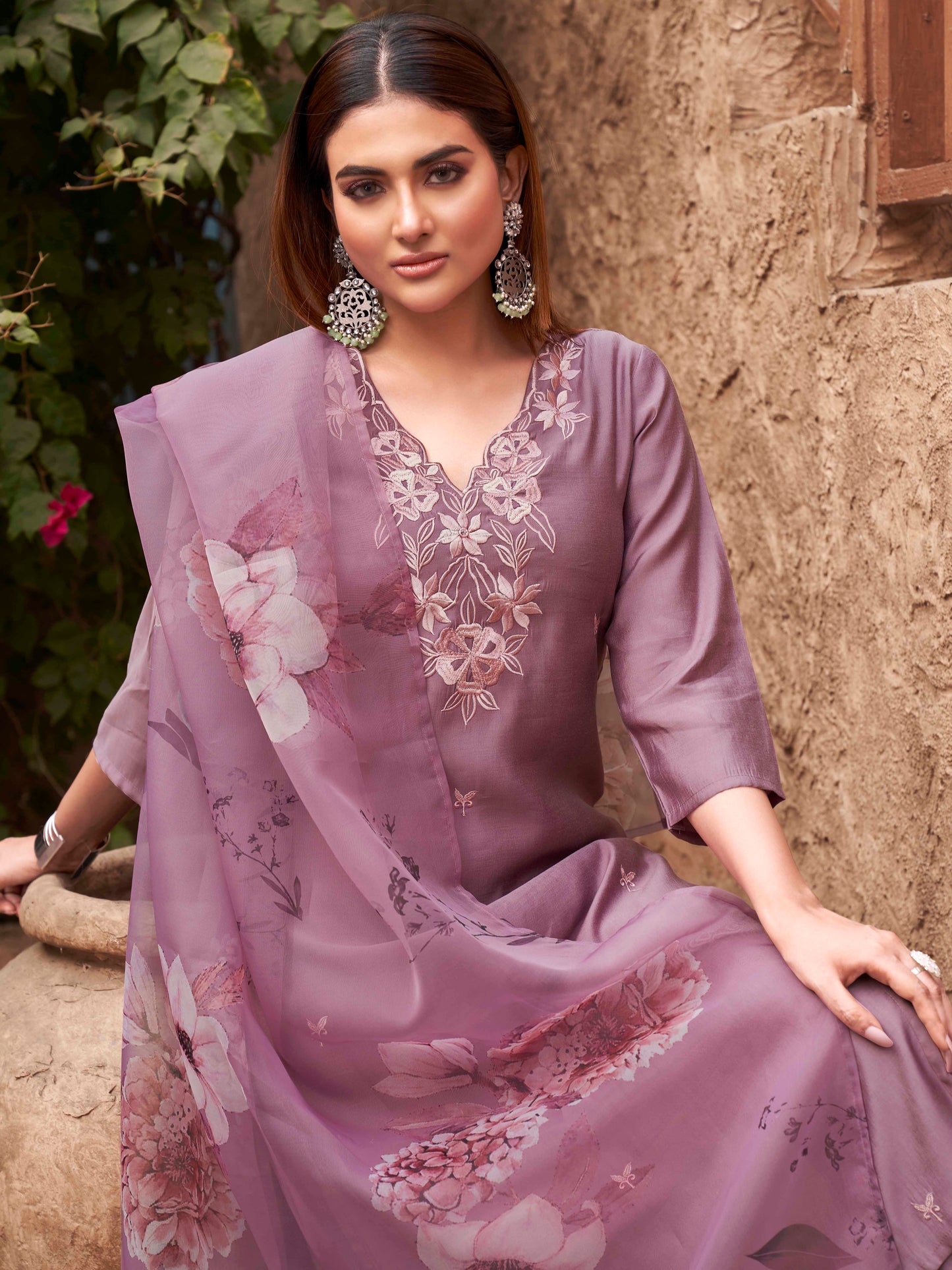 Dhiyona TI Women's Women Mauve Silk Blend Embroidered Kurta with Pant and Dupatta