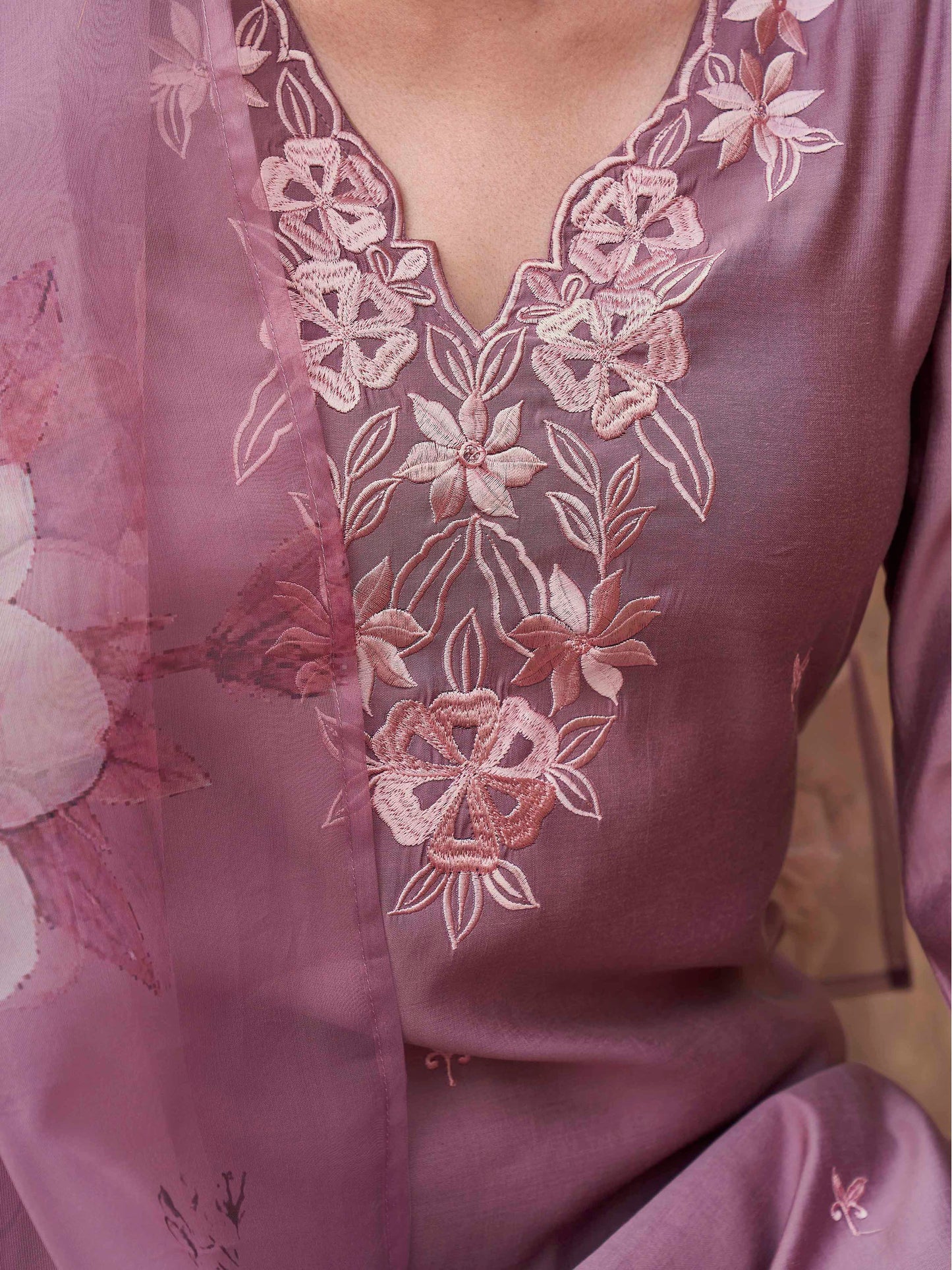 Dhiyona TI Women's Women Mauve Silk Blend Embroidered Kurta with Pant and Dupatta