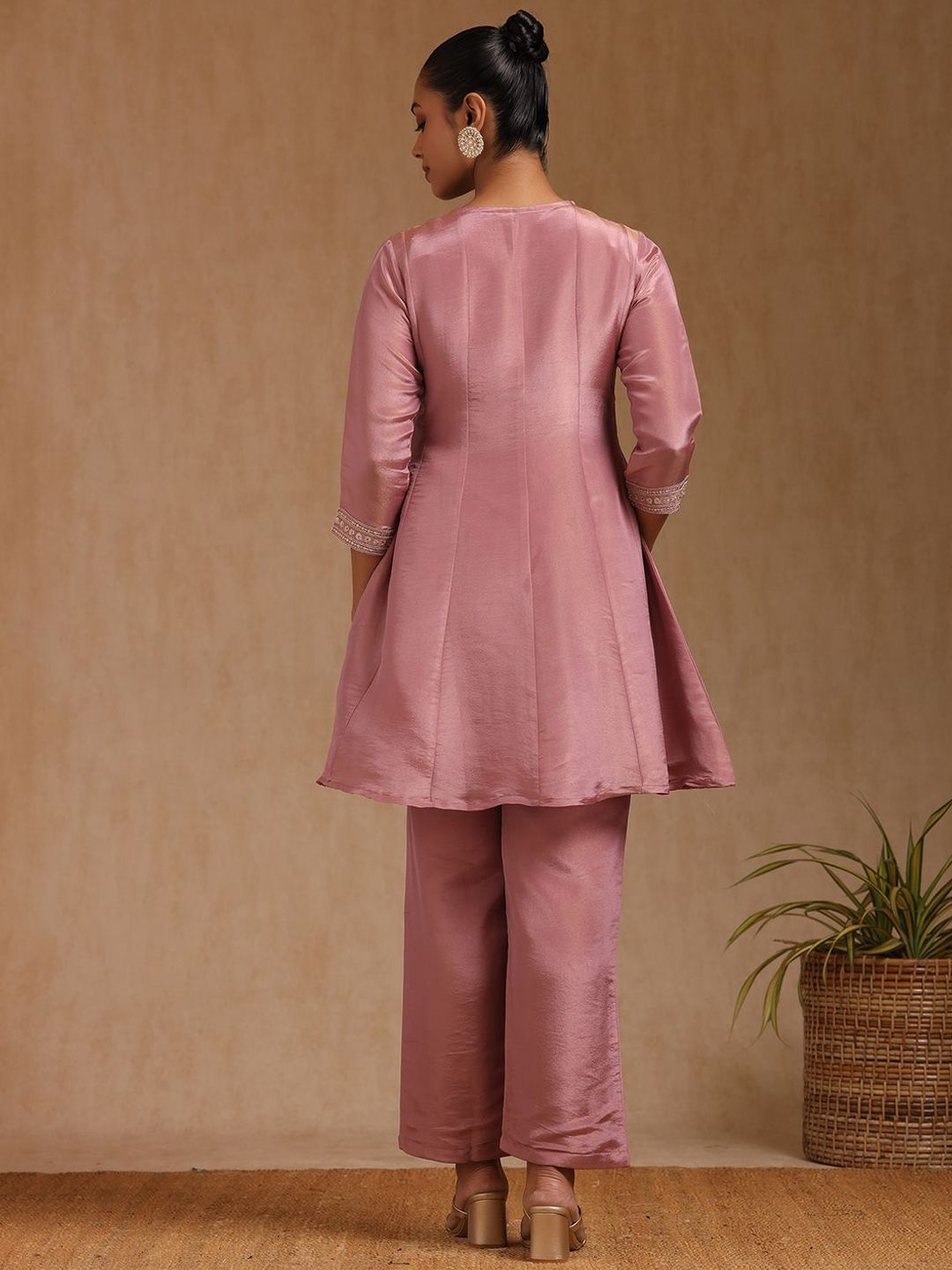 Dhiyona SO Women's Floral Embroidered V-Neck Panelled A-Line Sequinned Kurta With Trousers
