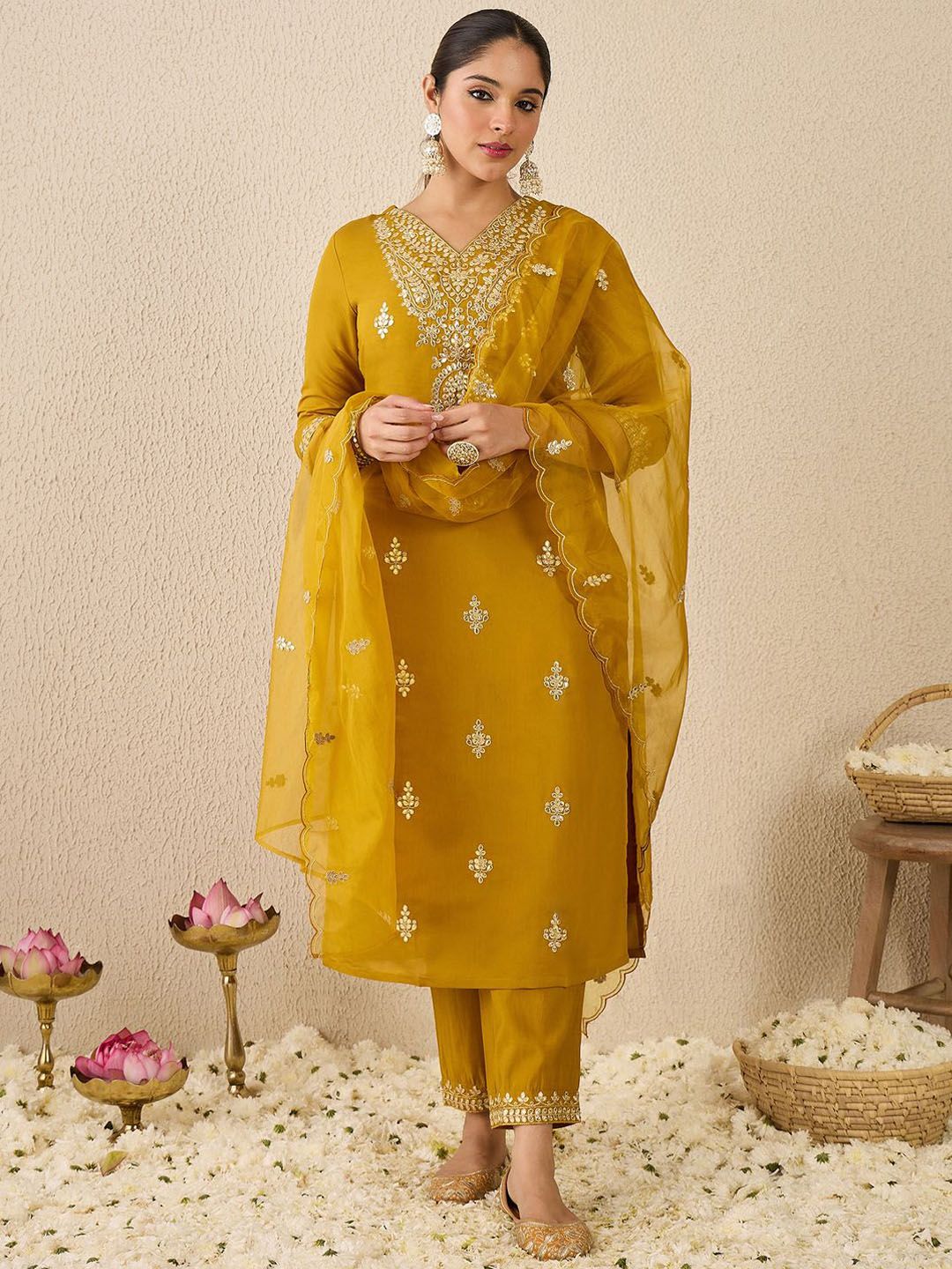 Dhiyona IE Women's Women Ethnic Motifs Embroidered Kurta With Trousers & Dupatta Kurta Sets