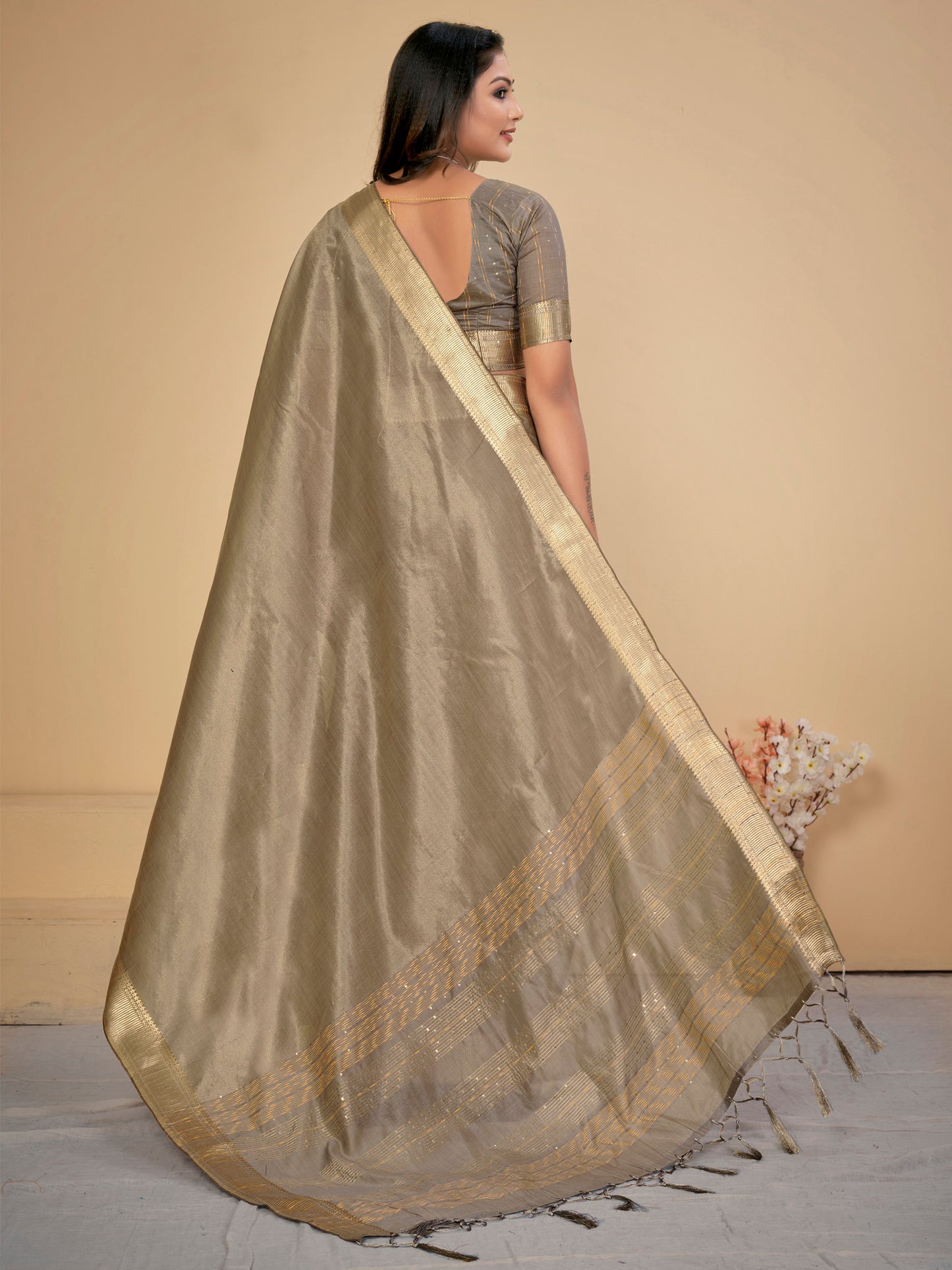 Women's Cotton Silk Grey Embellished Designer Saree With Blouse Piece