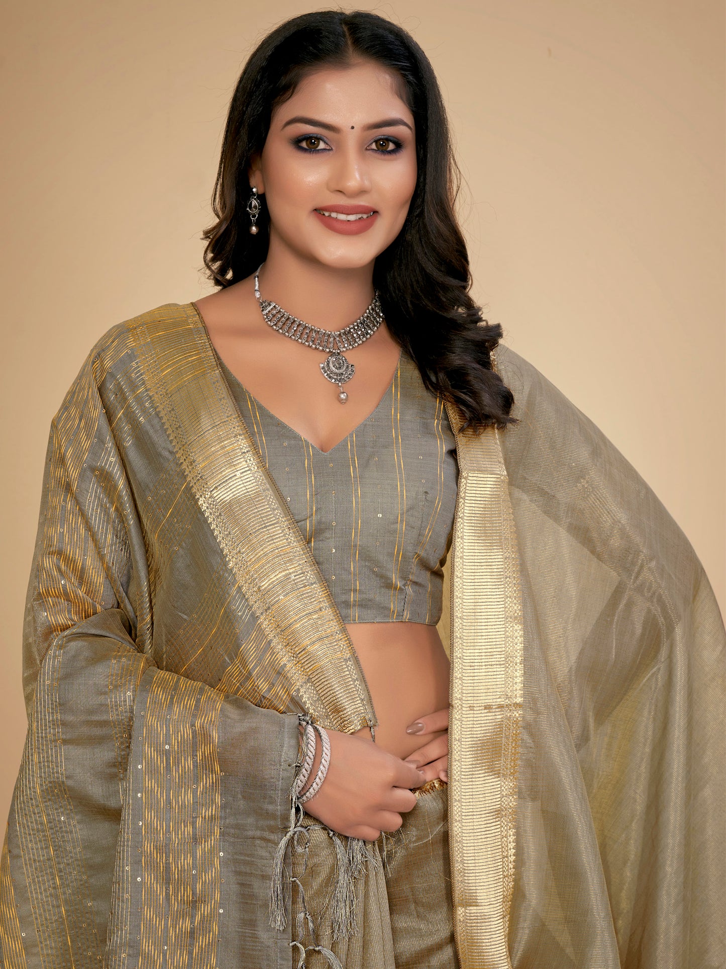Women's Cotton Silk Grey Embellished Designer Saree With Blouse Piece