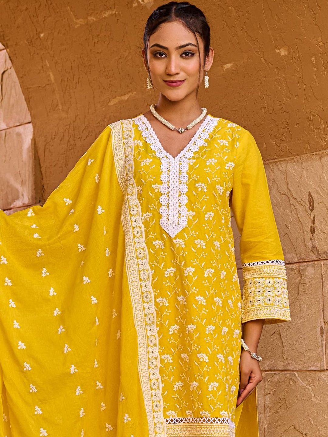 Women Ethnic Motifs Embroidered Regular Thread Work Pure Cotton Kurta with Trousers & With Dupatta