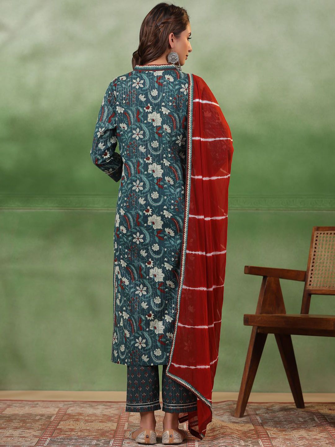 Dhiyona SN Women's Green Floral Printed V-Neck Gotta Patti Pure Cotton Kurta With Trousers & Dupatta