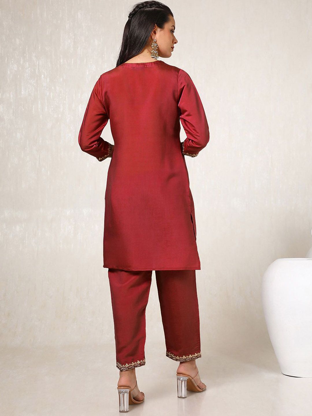 Dhiyona SO Women's Red Floral Embroidered Zari Straight Kurta With Trousers