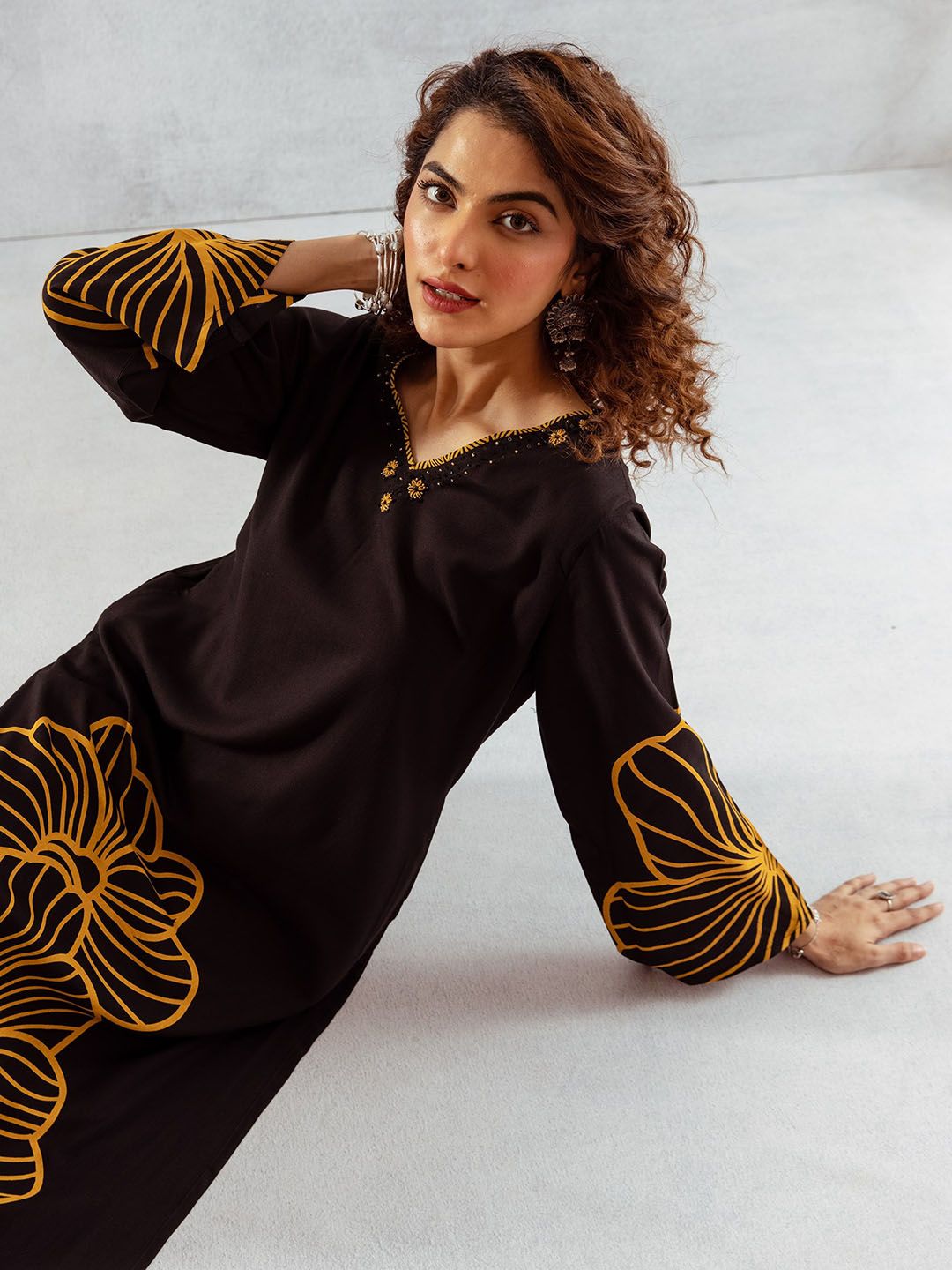 Dhiyona SN Women's Floral Printed V Neck Kurta With Palazzos