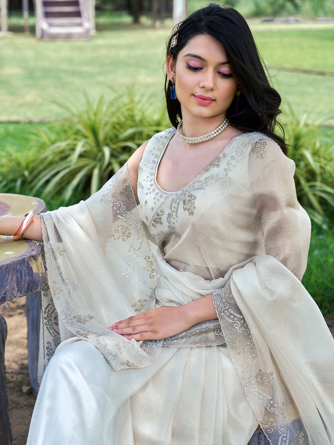 Women's Organza Off White Embellished Designer Saree With Blouse Piece