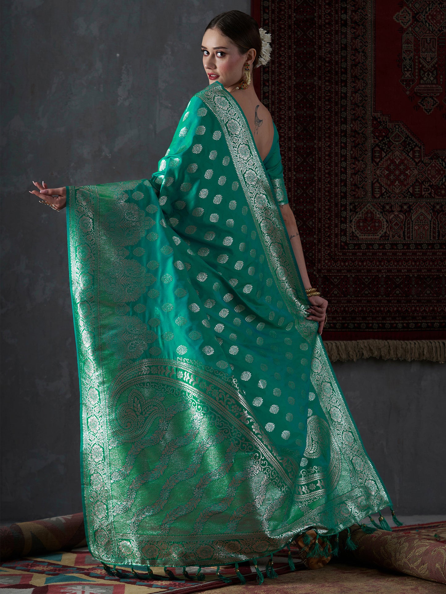 Women's Silk Blend Sea Green Woven Design Designer Saree With Blouse Piece