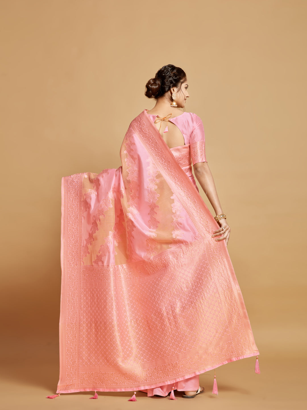 Dhiyona GR Women's Maira Bubblegum Pink Leheriya Zari Woven Design Linen Saree