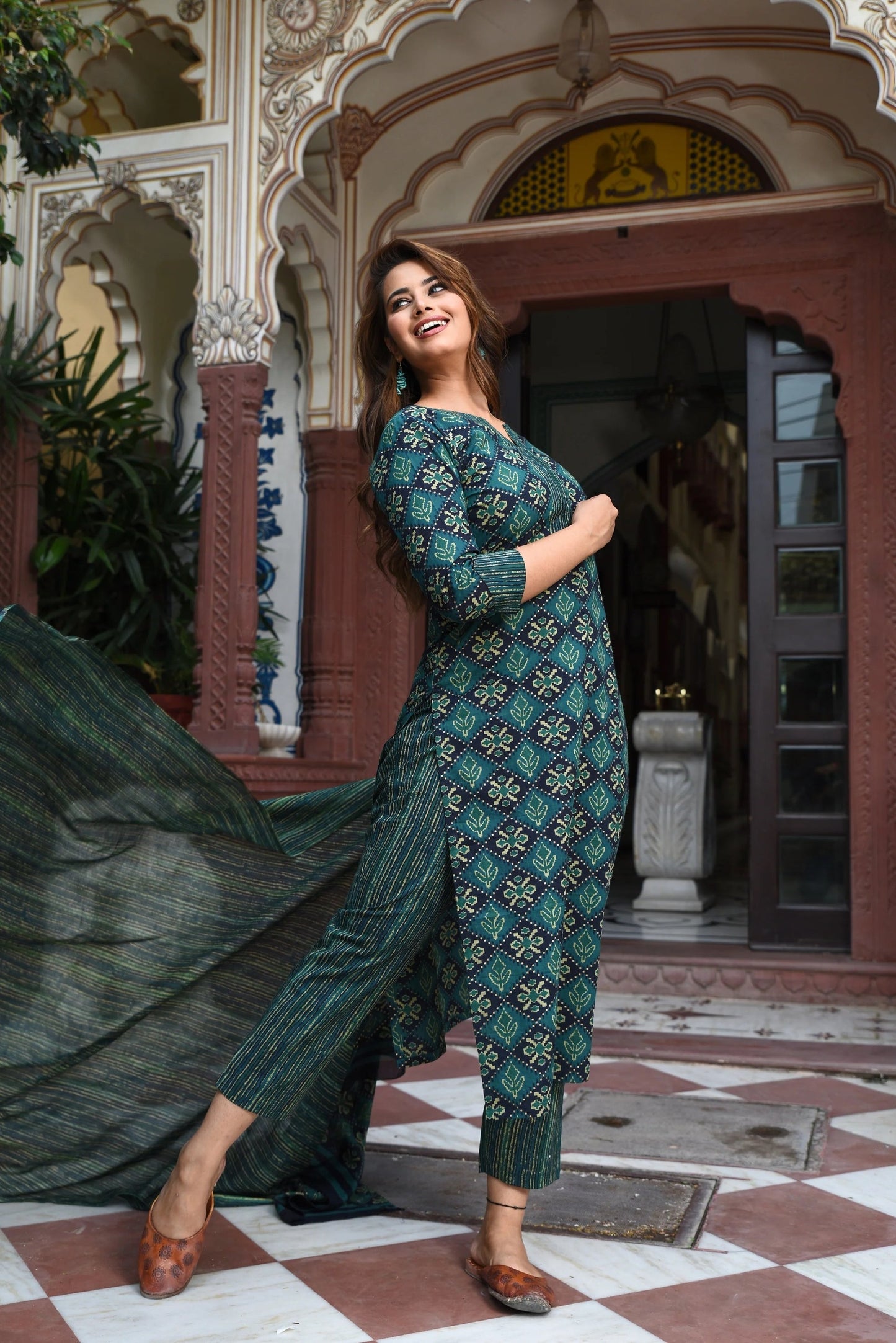 Women Green Printed Viscose Rayon Kurta, Pant And Dupatta Set