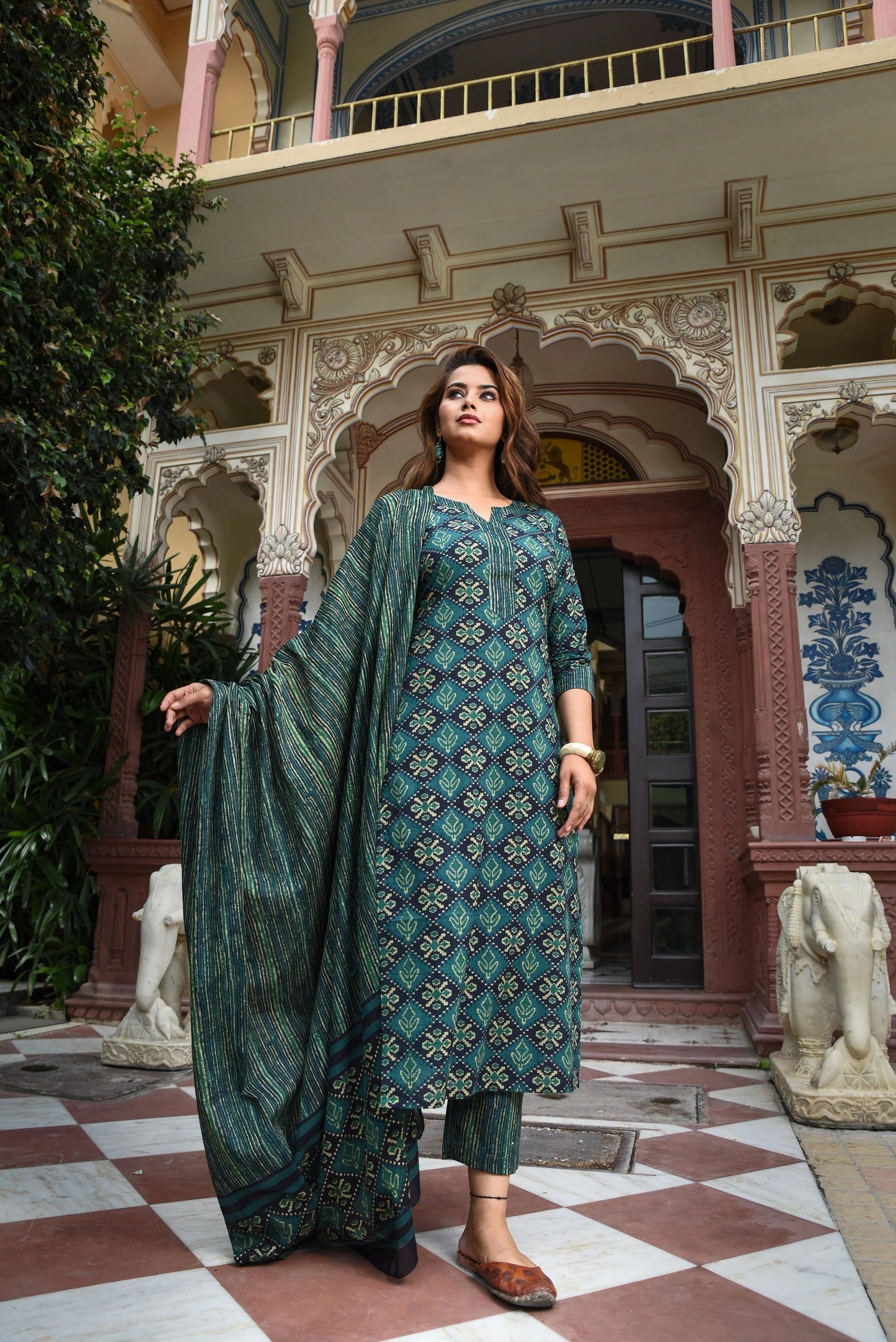 Women Green Printed Viscose Rayon Kurta, Pant And Dupatta Set