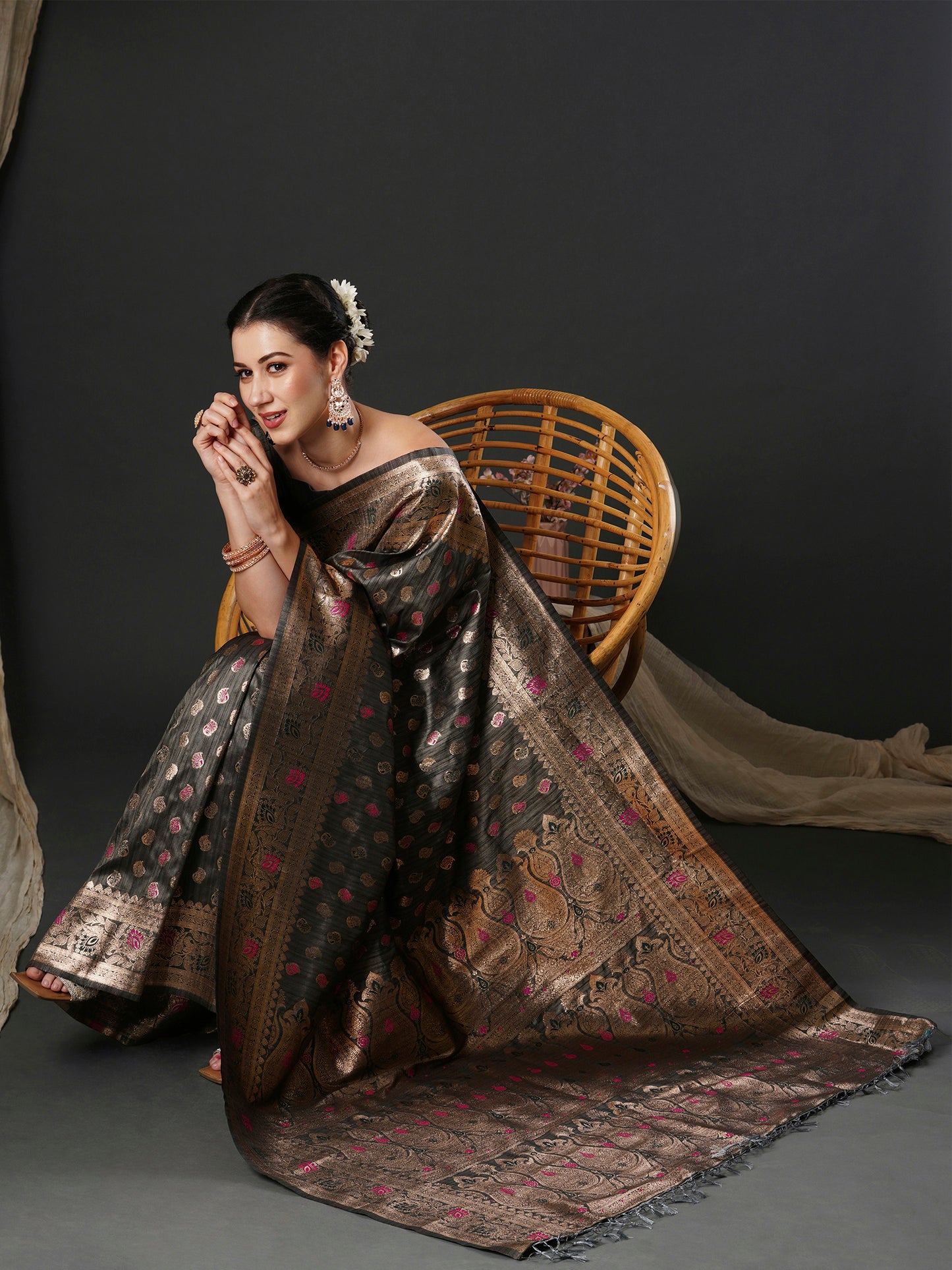 Women's Silk Blend Grey Woven Design Designer Saree With Blouse Piece