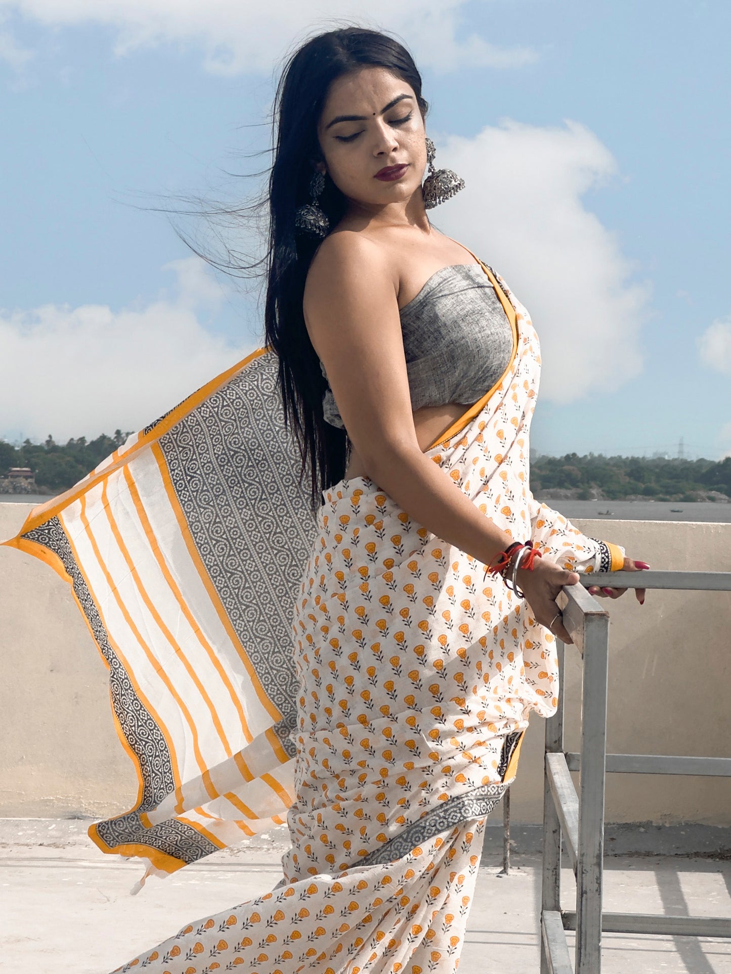 Women's Cotton White Printed Designer Saree With Blouse Piece