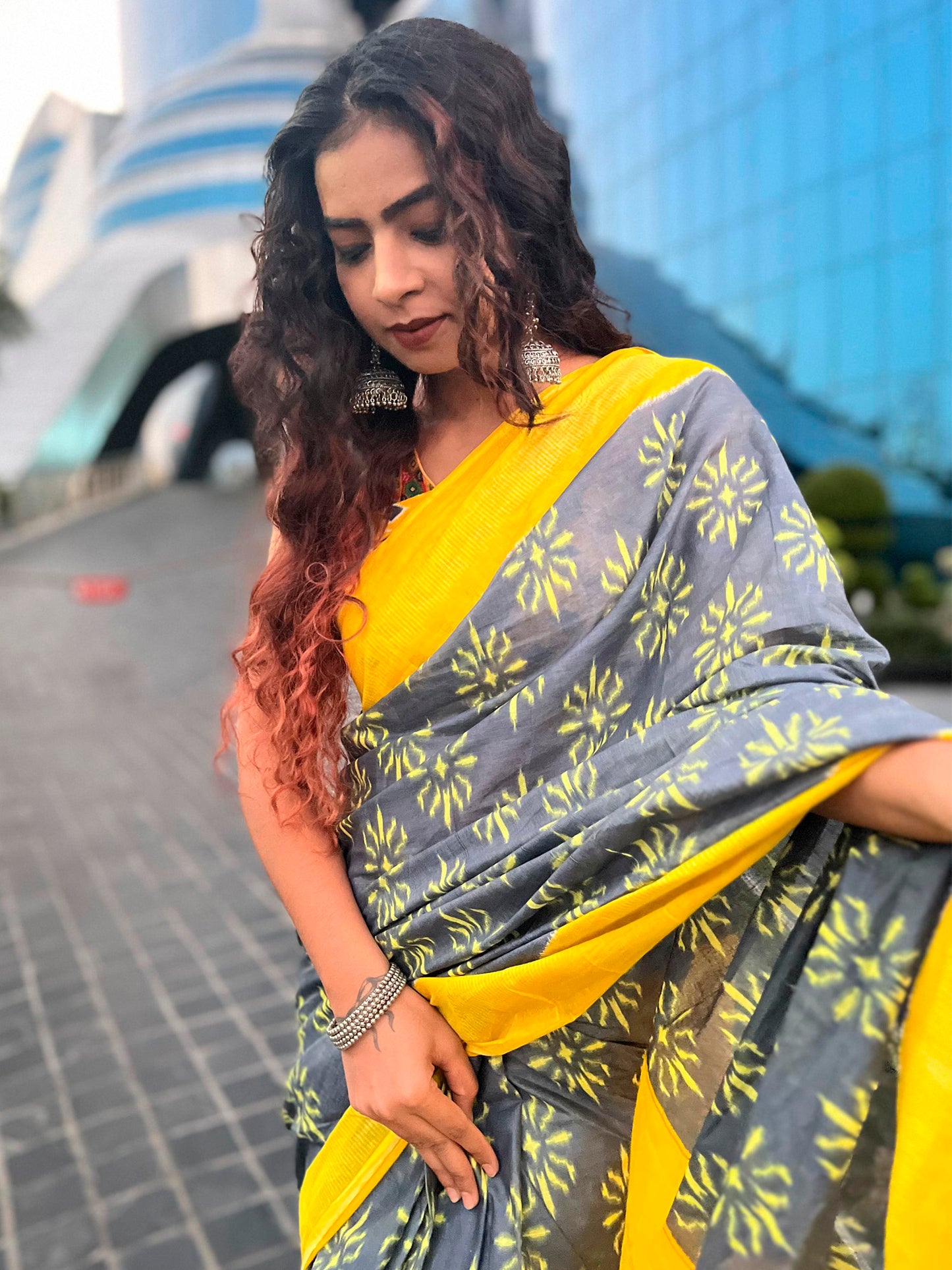 Women's Cotton Grey Printed Designer Saree With Blouse Piece