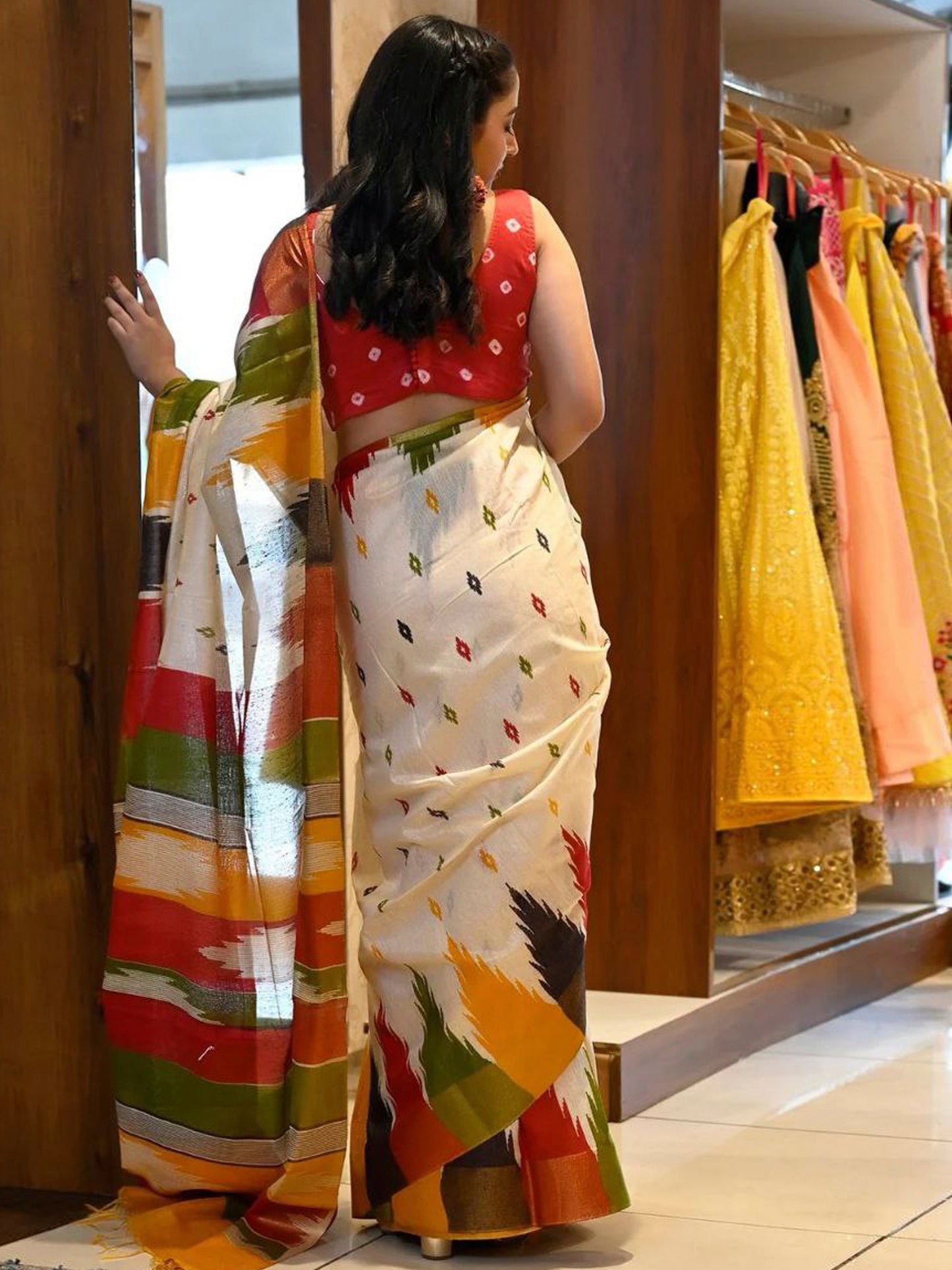 Women's Cotton cream Printed Designer Saree With Blouse Piece