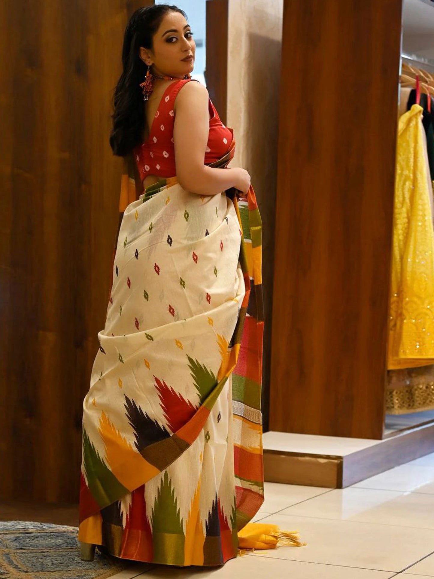 Women's Cotton cream Printed Designer Saree With Blouse Piece