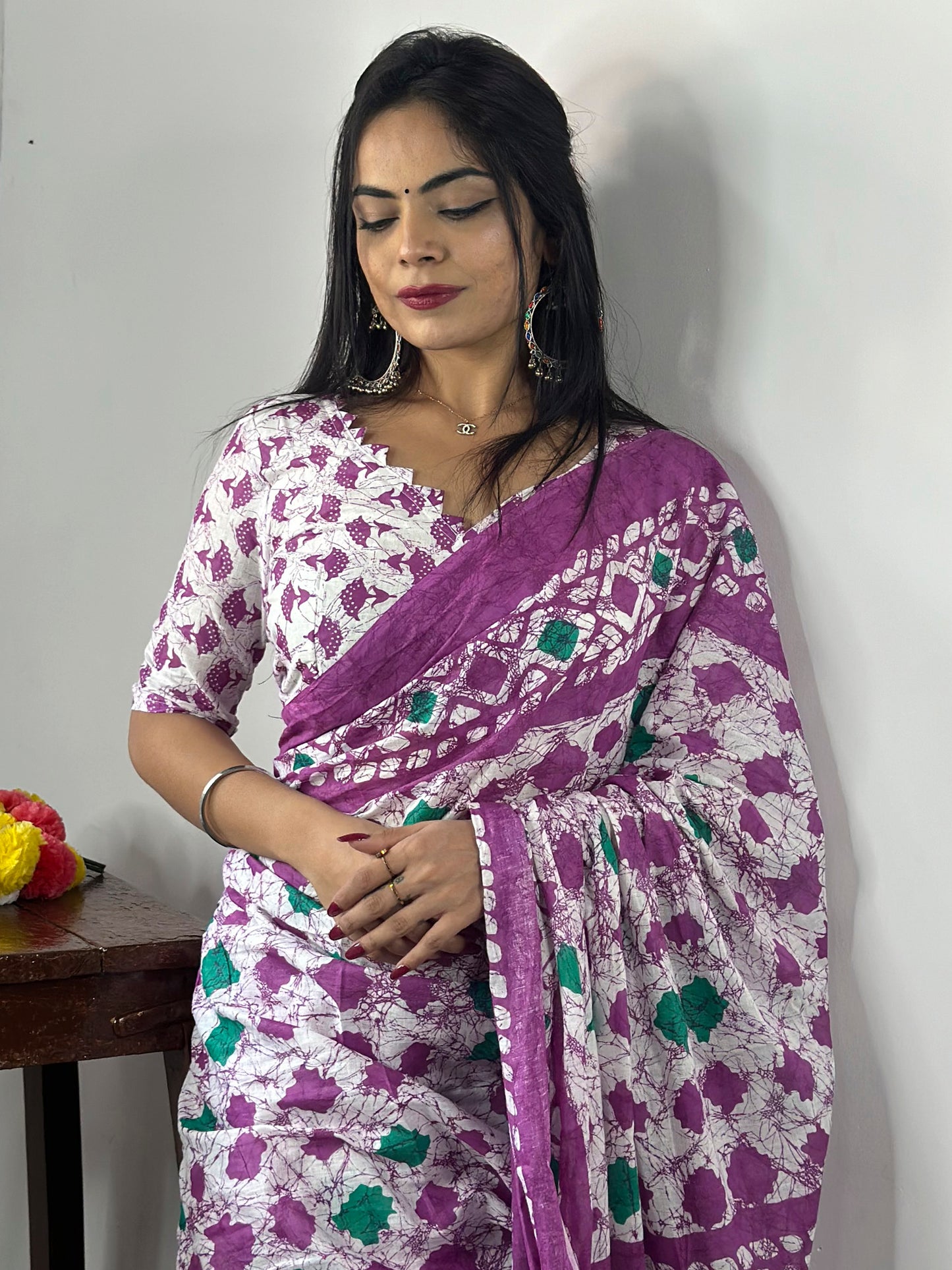 Women's Cotton White Printed Designer Saree With Blouse Piece