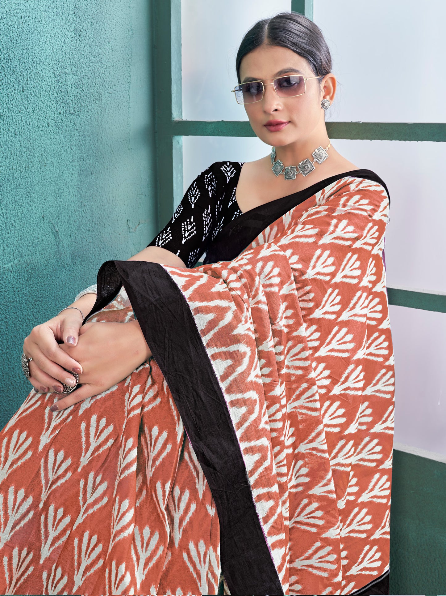 Women's Cotton Peach Printed Designer Saree With Blouse Piece