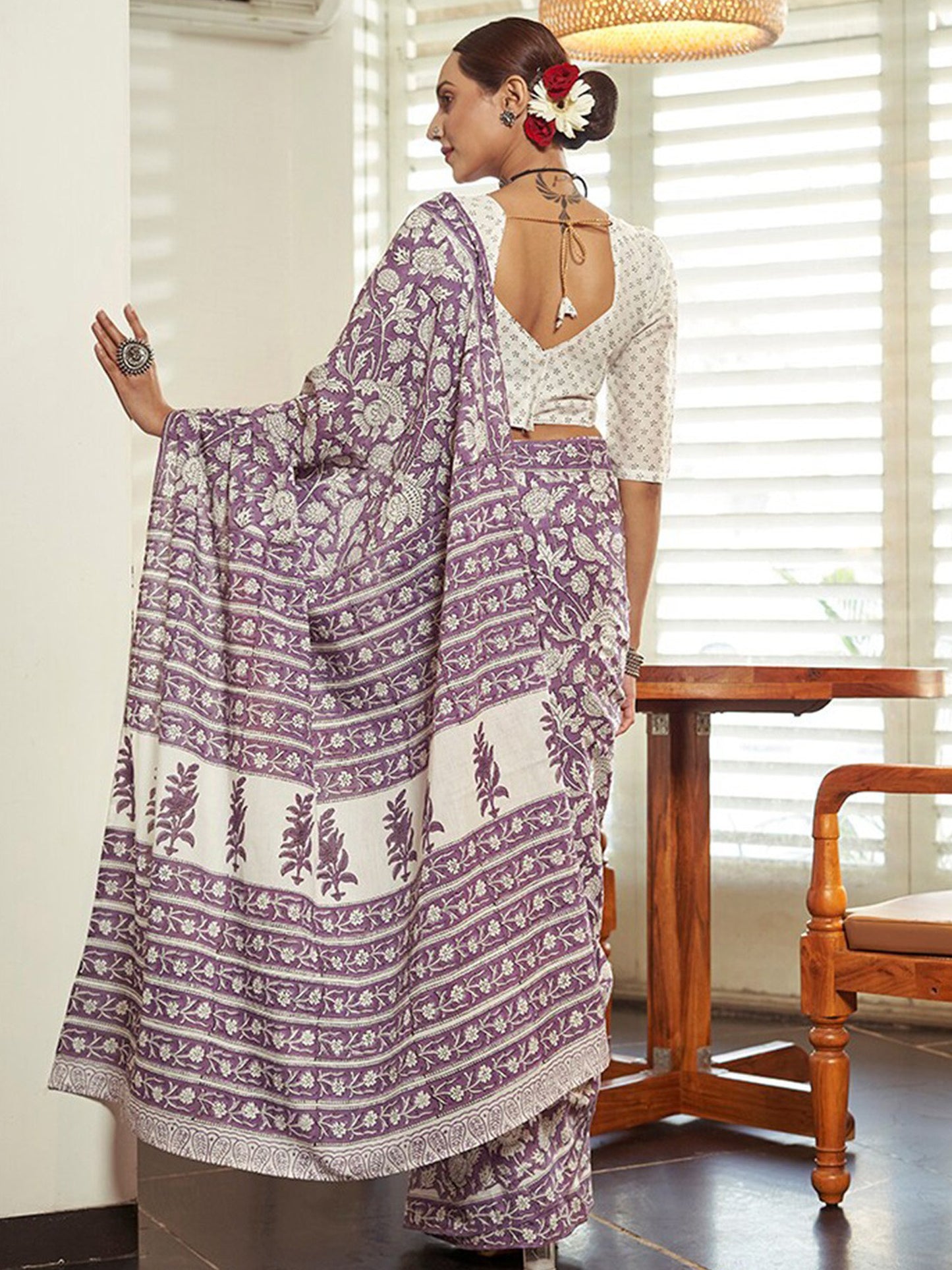 Women's Cotton Lavendar Printed Designer Saree With Blouse Piece