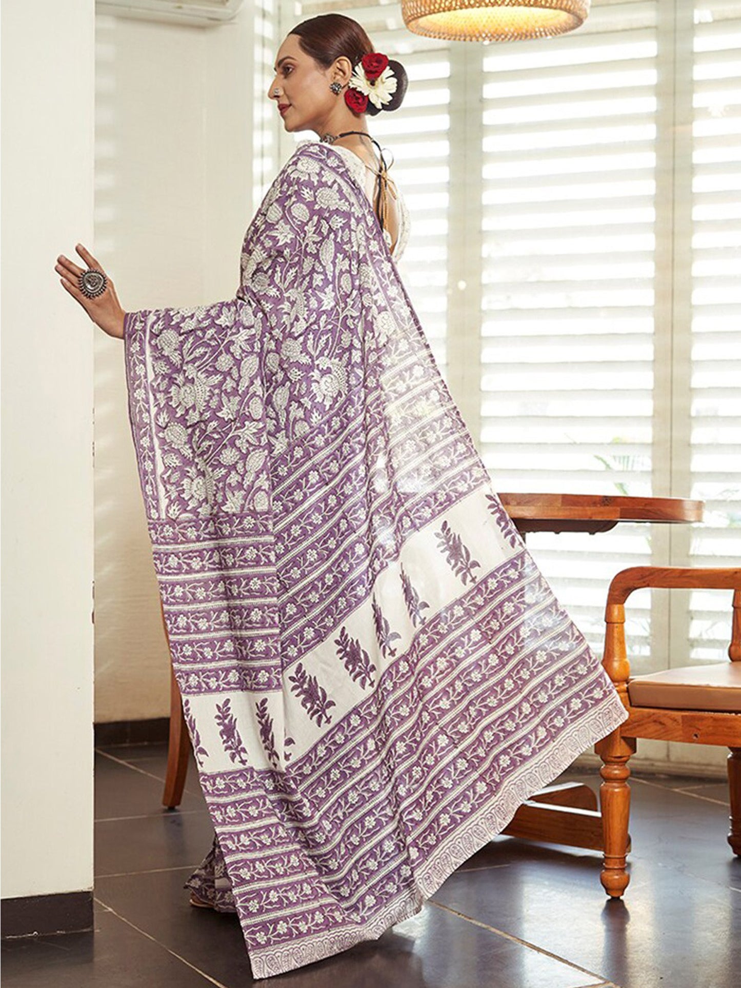 Women's Cotton Lavendar Printed Designer Saree With Blouse Piece