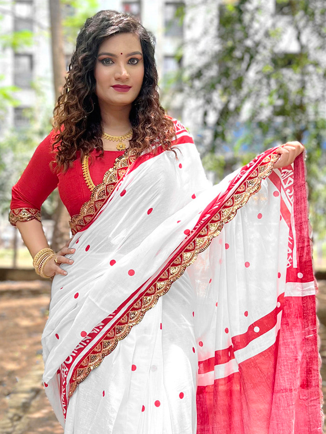 Women's Cotton Red Embellished Designer Saree With Blouse Piece