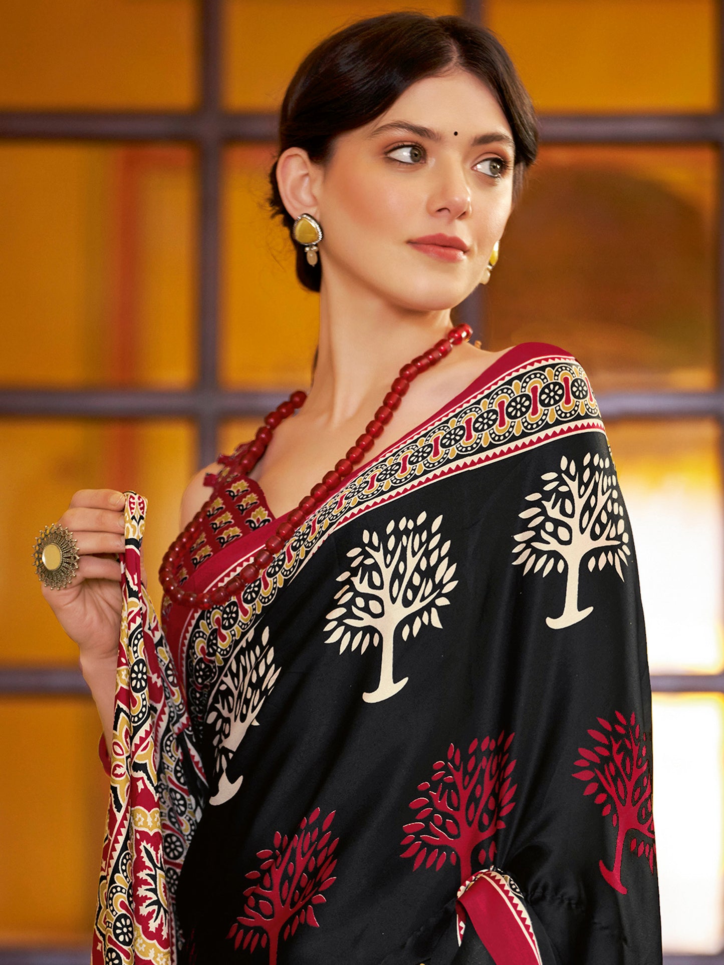Women's Crepe Black Printed Designer Saree With Blouse Piece
