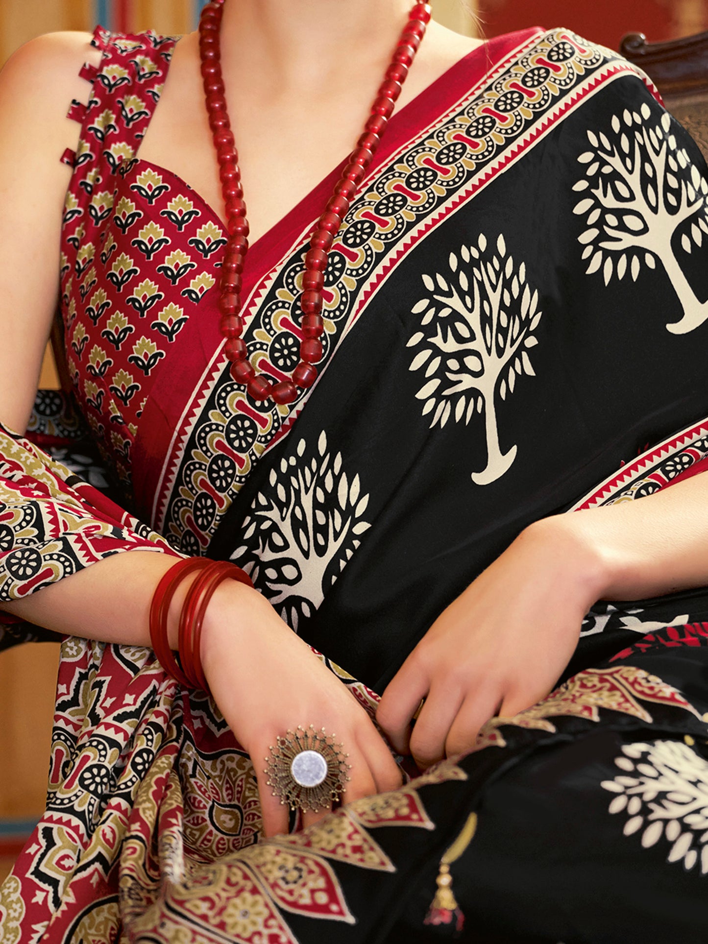 Women's Crepe Black Printed Designer Saree With Blouse Piece