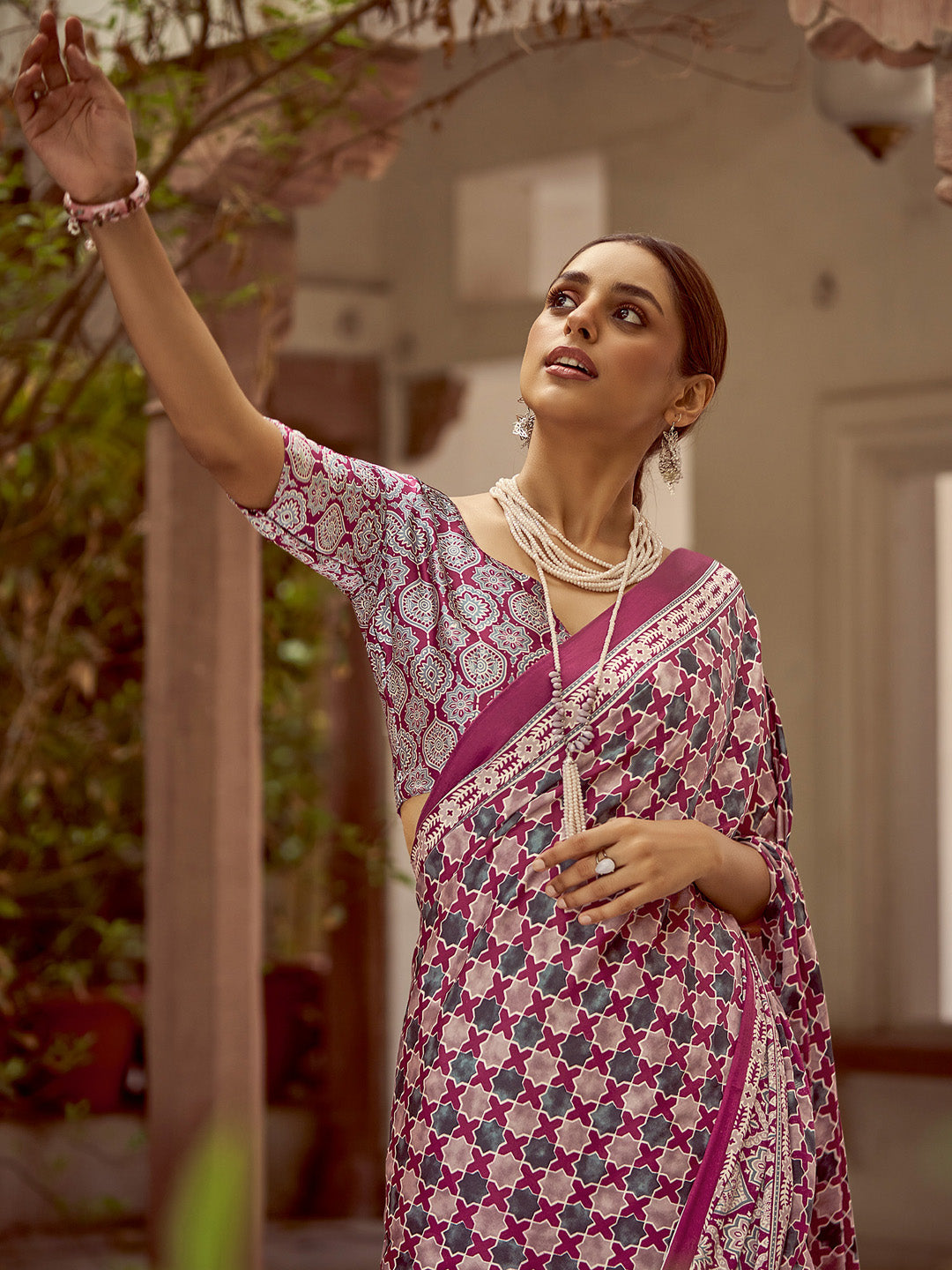 Women's Crepe Magenta Printed Designer Saree With Blouse Piece