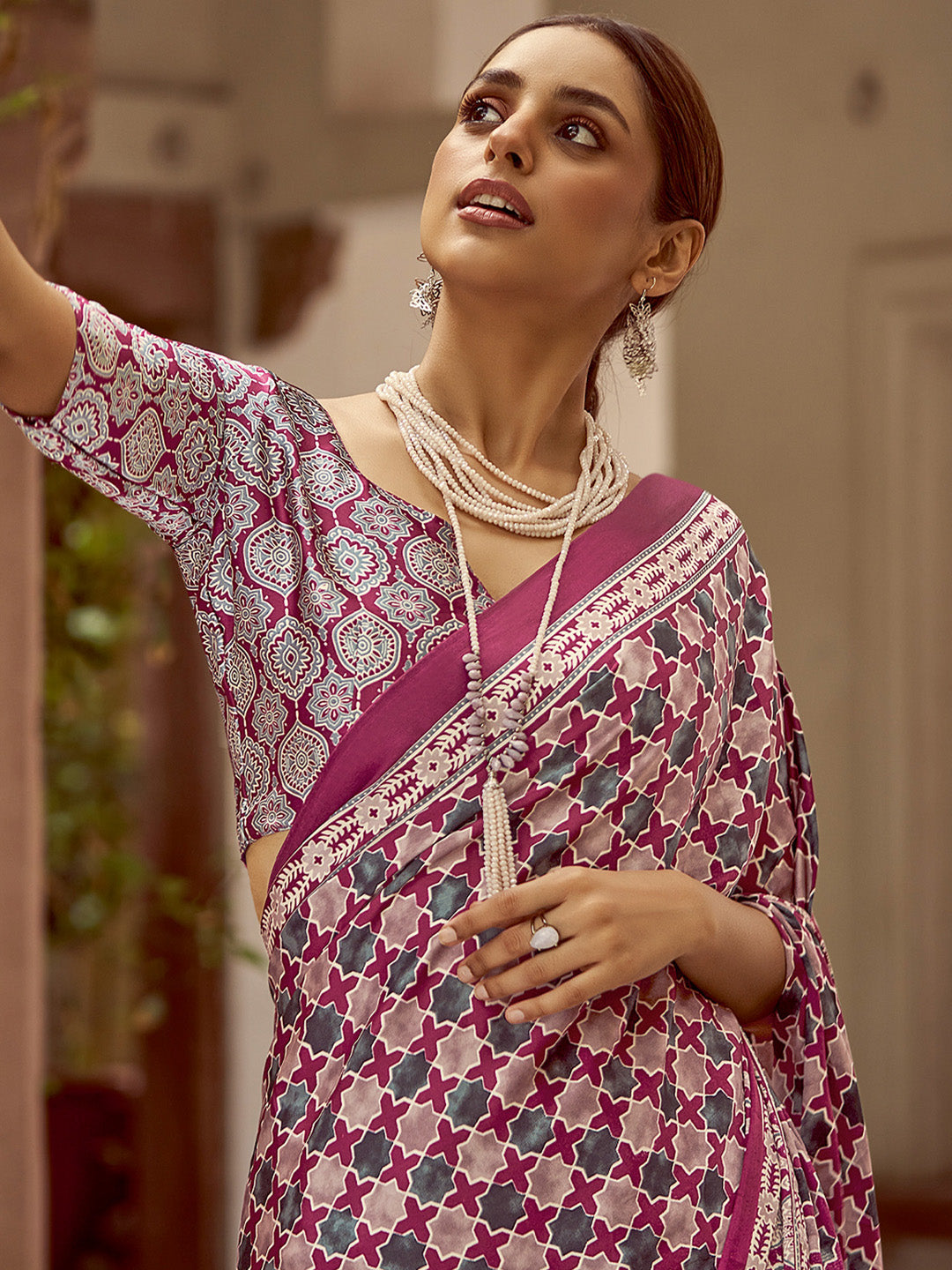 Women's Crepe Magenta Printed Designer Saree With Blouse Piece