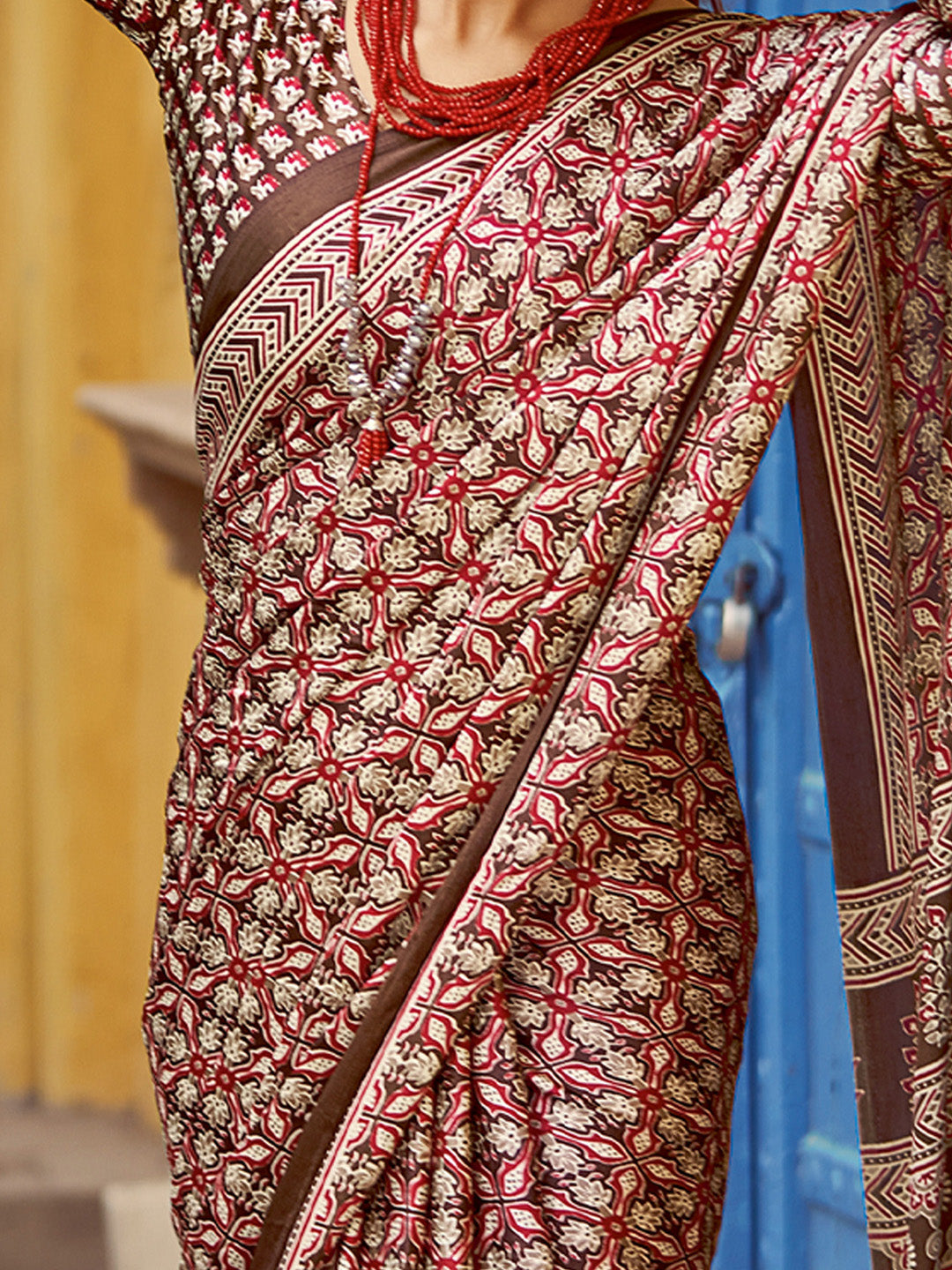 Women's Crepe Brown Printed Designer Saree With Blouse Piece