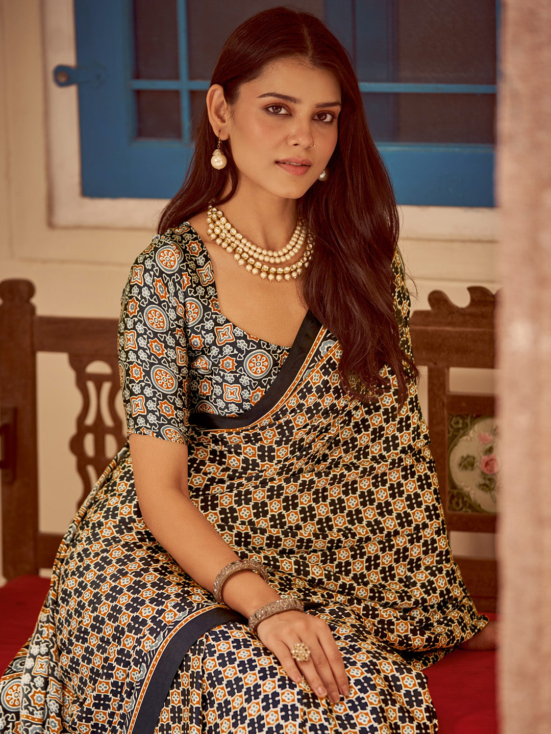 Women's Crepe Black Printed Designer Saree With Blouse Piece