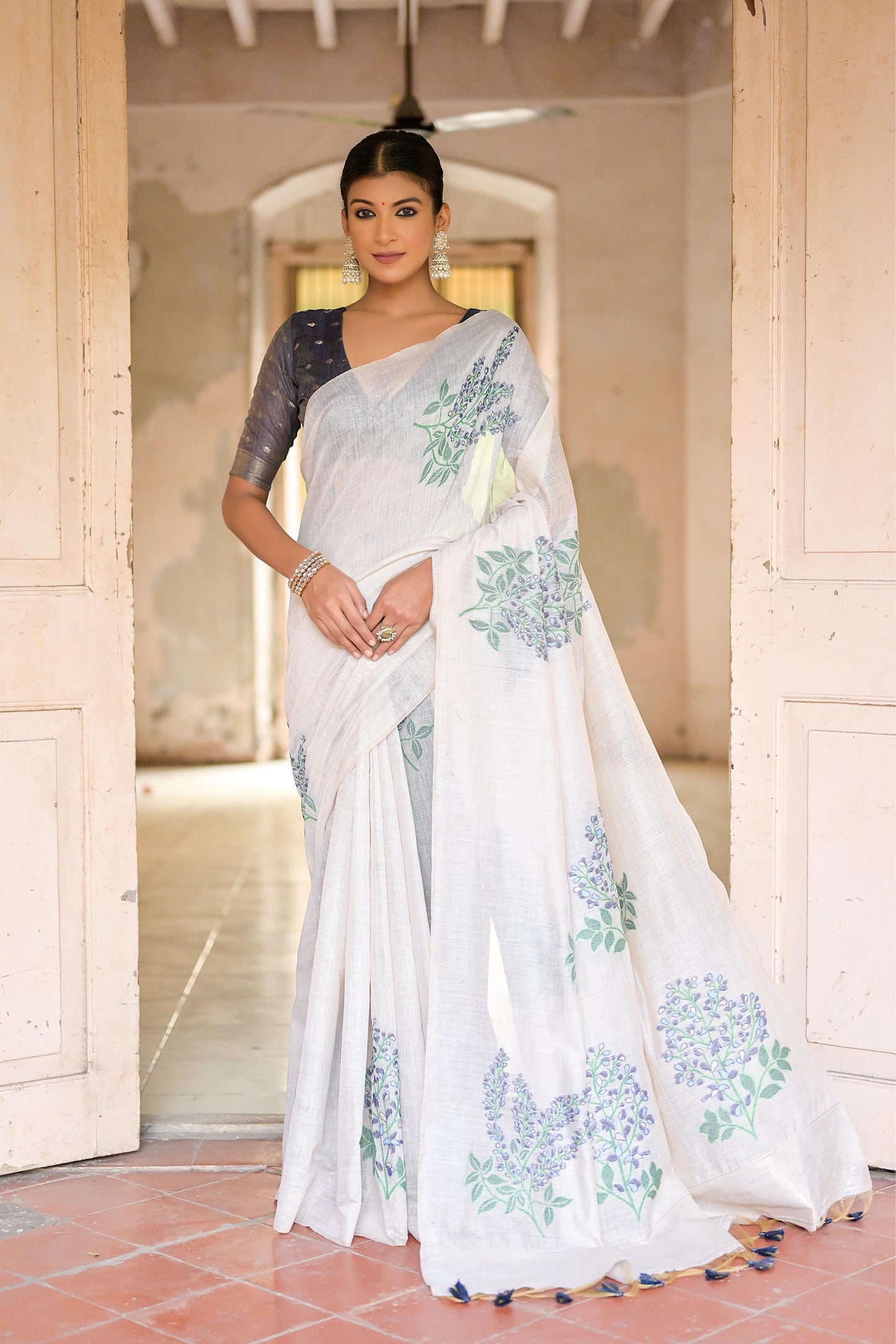 Dhiyona GR Women's Ice White & Navy Muga Cotton Woven Saree