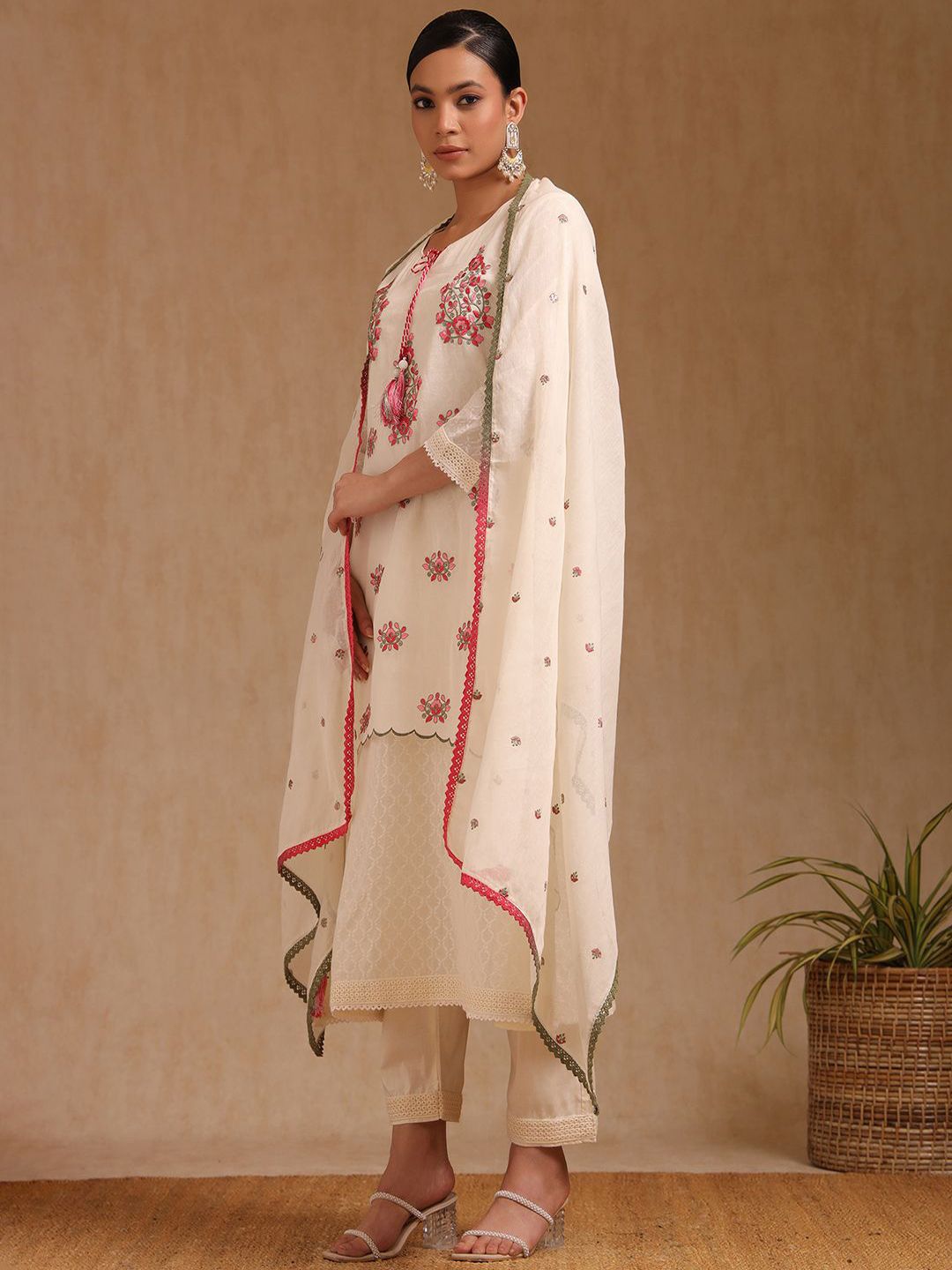 Dhiyona SO Women's Floral Embroidered Thread Work Tie-Up Neck Straight Kurta With Trousers And Dupatta