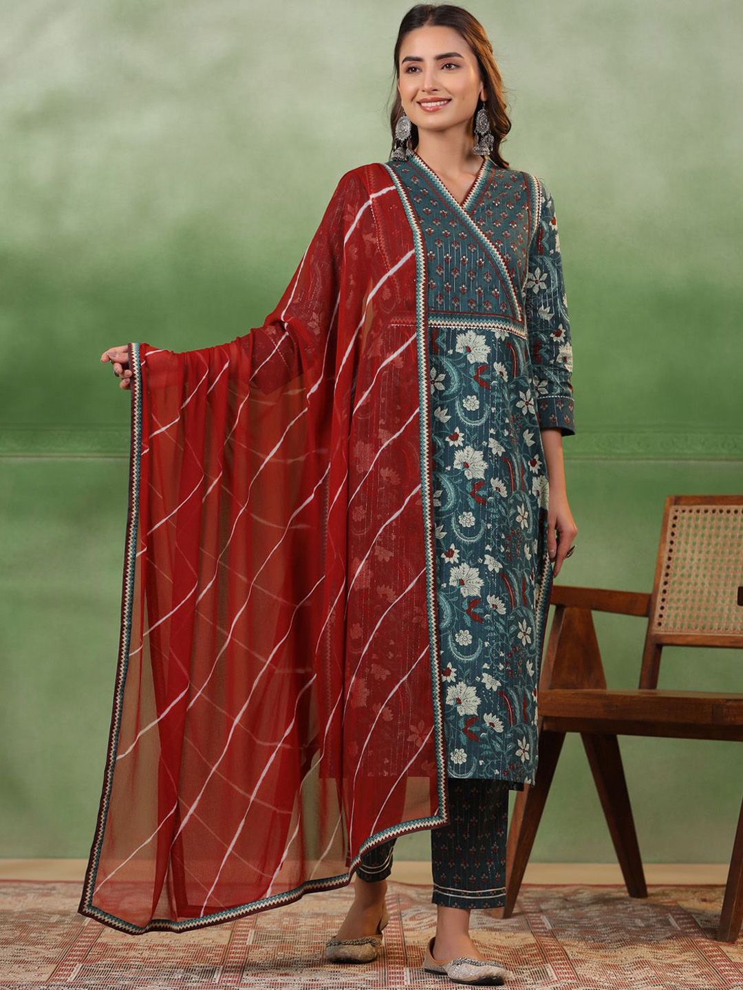Dhiyona SN Women's Green Floral Printed V-Neck Gotta Patti Pure Cotton Kurta With Trousers & Dupatta