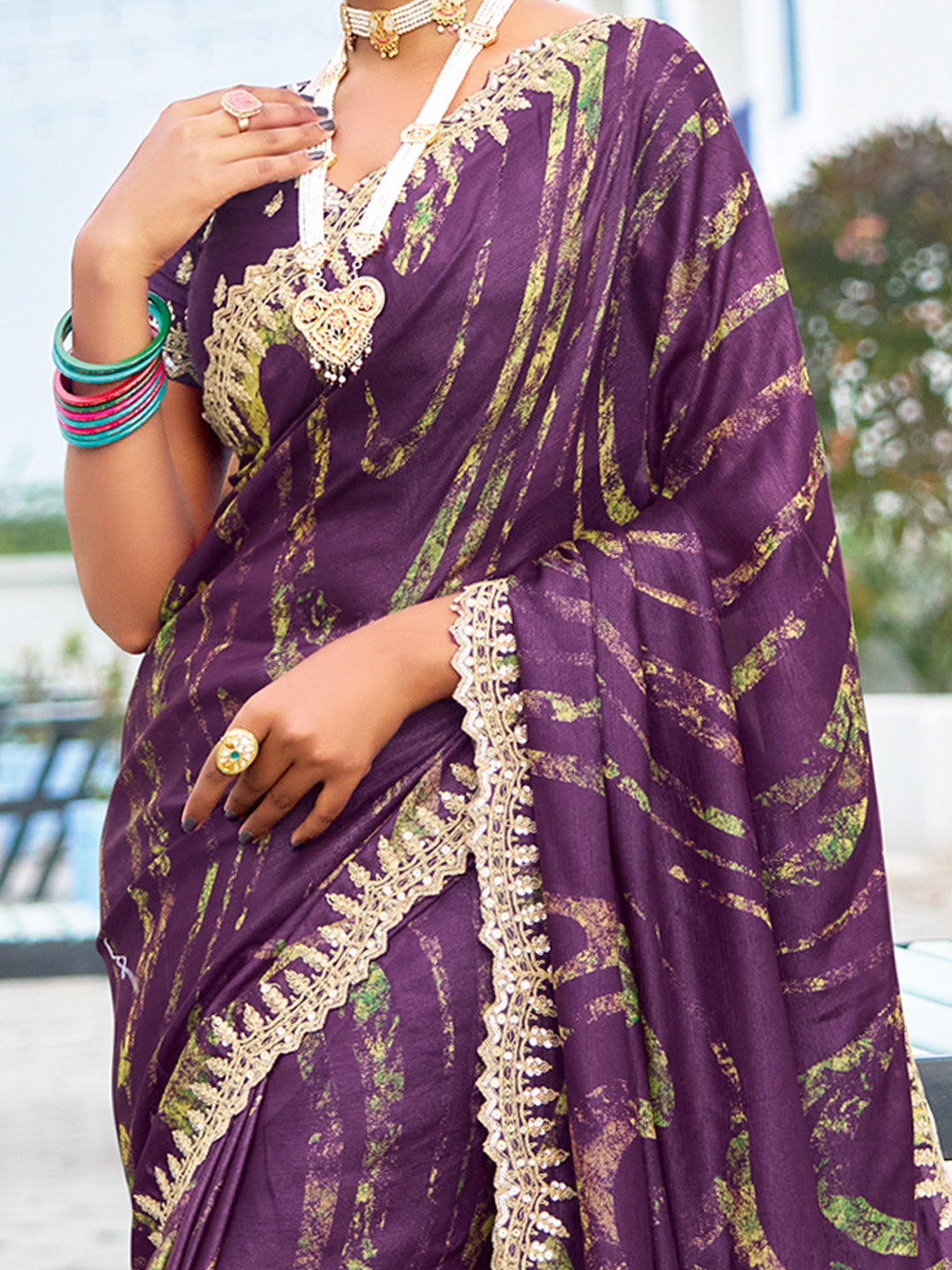 Women's Chiffon Purple Embellished Designer Saree With Blouse Piece