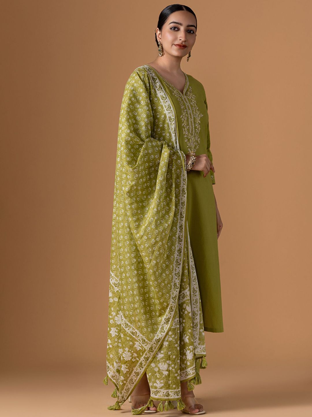 Dhiyona WP Women Ethnic Motifs Printed Cotton Kurta with Trousers & Dupatta
