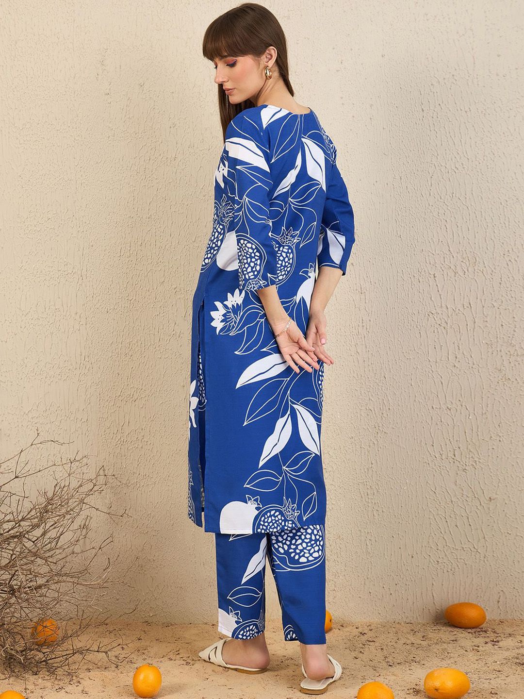 Dhiyona IE Floral Printed Notch Neck Straight Kurta With Trousers