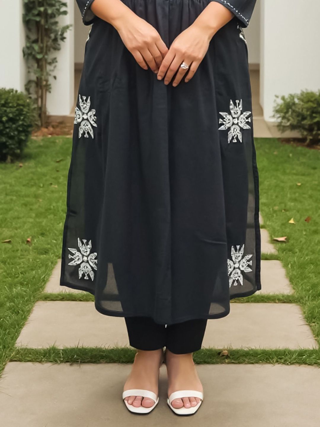 Women Ethnic Motifs Embroidered Cotton A-Line Kurta with Trousers