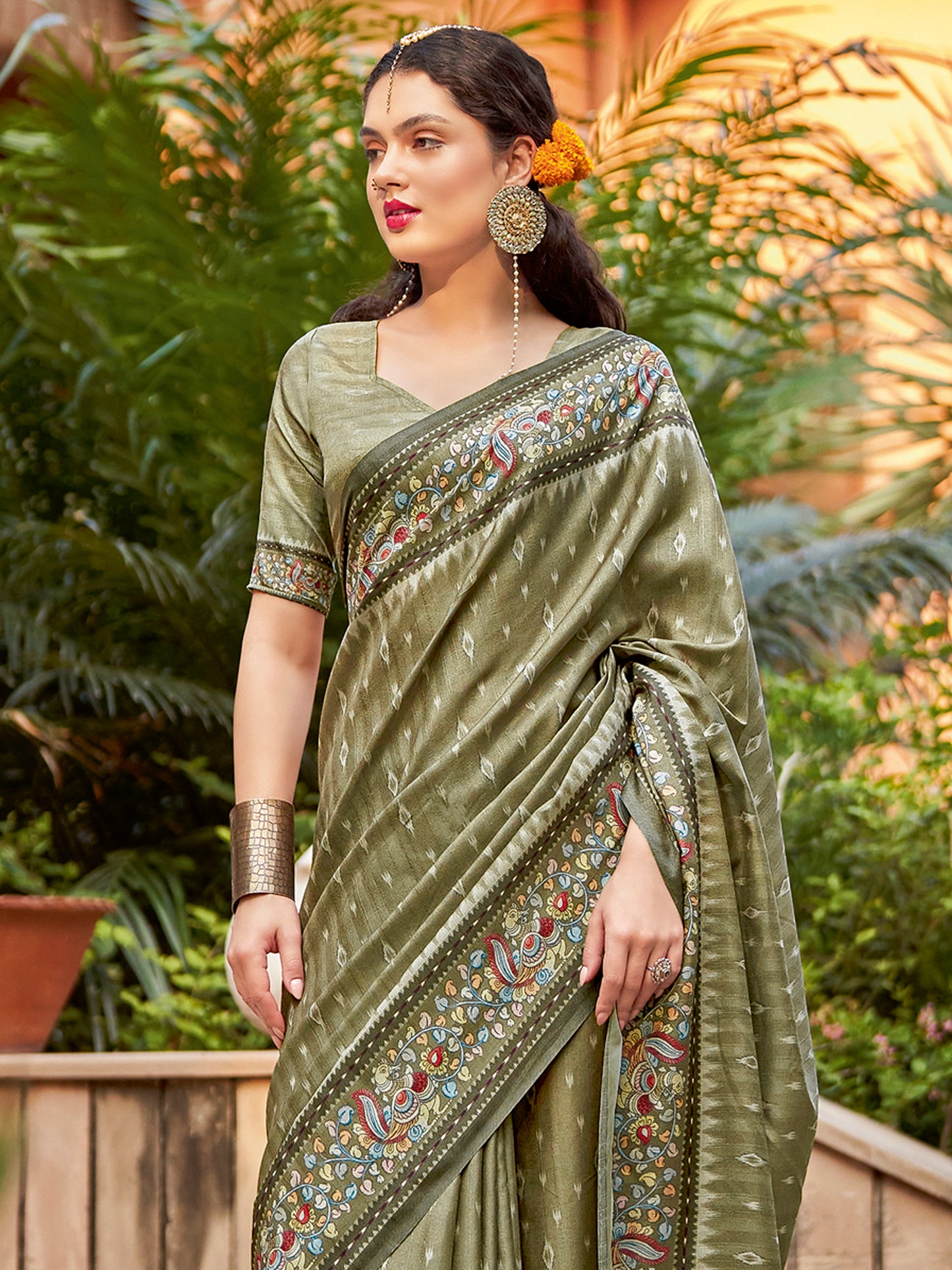 Women's Cotton Blend Olive Printed Designer Saree With Blouse Piece