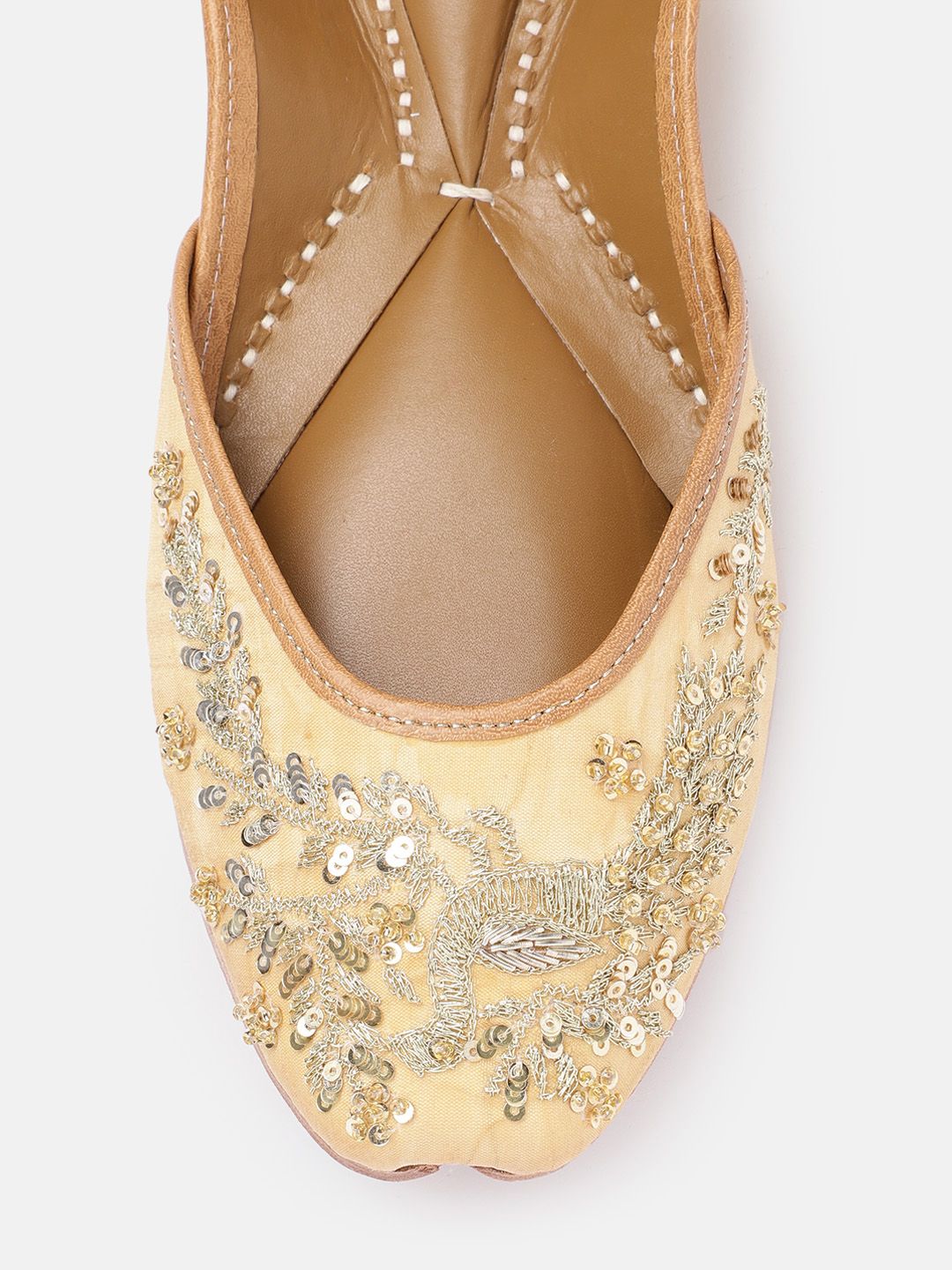 Dhiyona HOP Women Ethnic Embellished Mojaris
