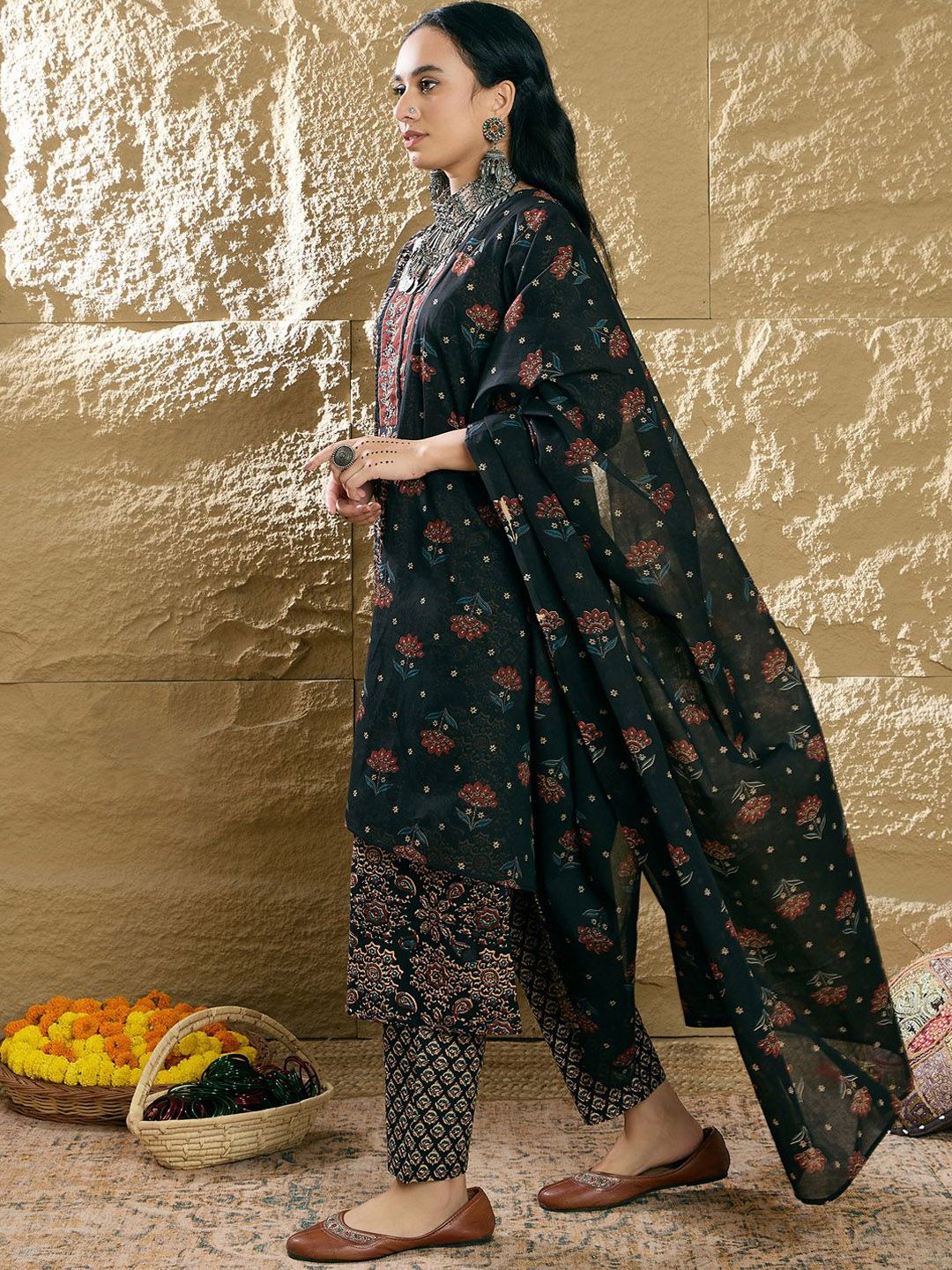 Dhiyona IE Women Floral Printed Regular Pure Cotton Kurta with Trousers & Dupatta