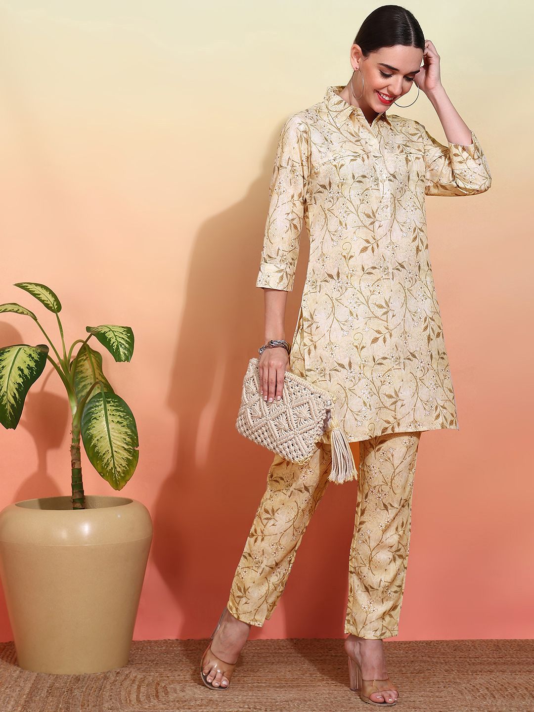 Dhiyona OD Women Printed Regular Linen Kurta with Trousers