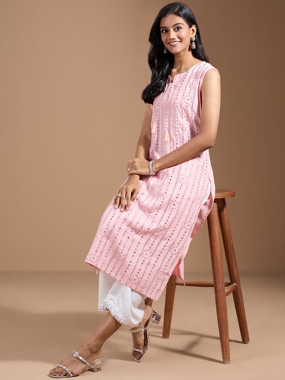Dhiyona OD Women Striped Thread Work Kurta