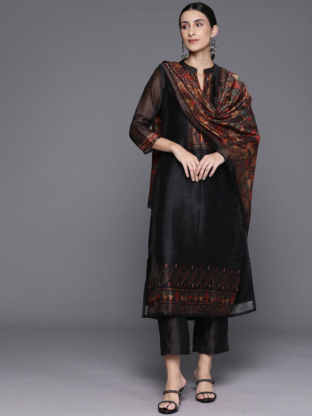 Dhiyona VA Women's Geometric Printed Mandarin Collar Regular Kurta & Trousers With Dupatta